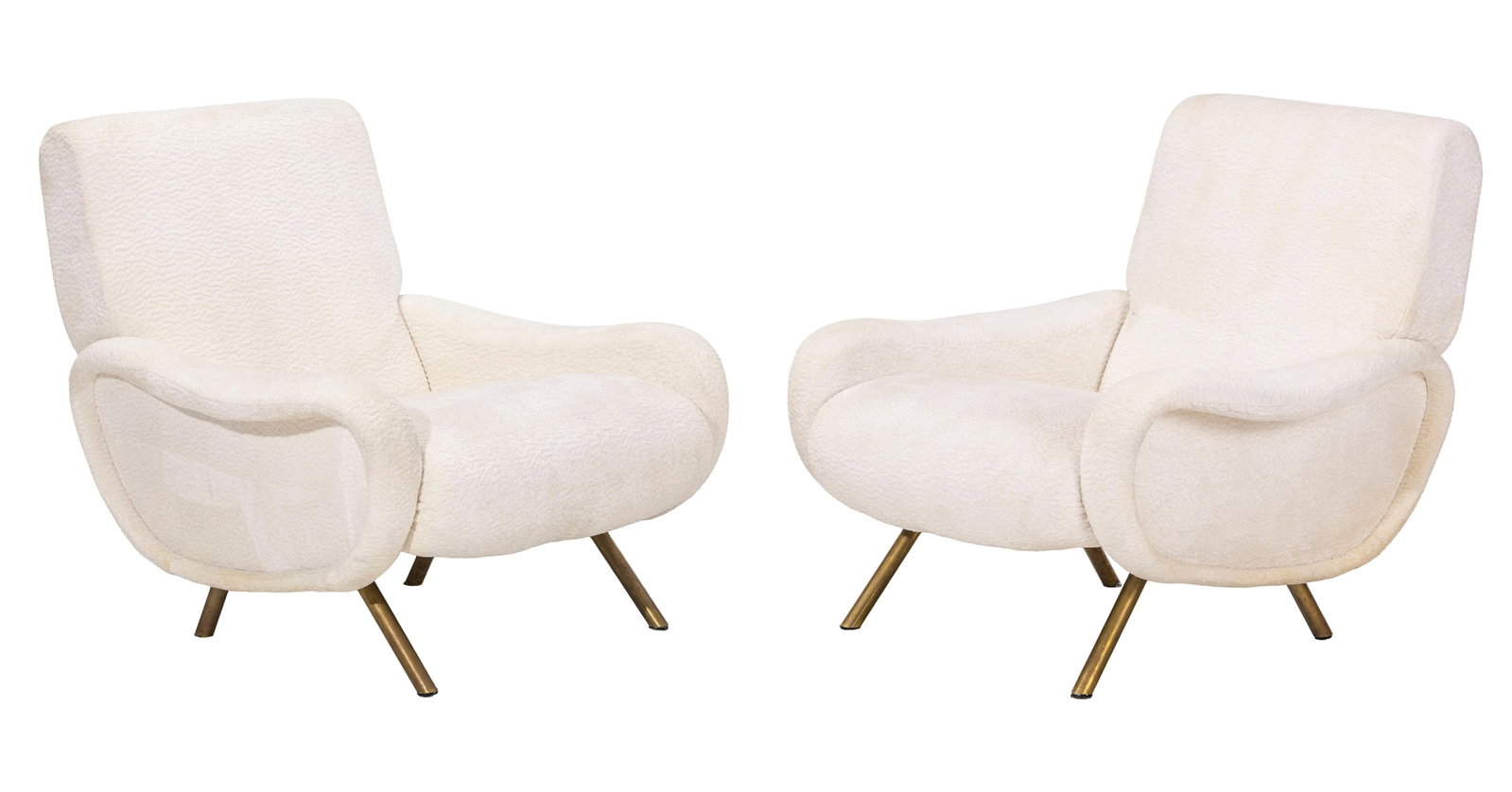 Paire de fauteuils, probablement Italie, circa 1970, garniture en tissu effet velours blanc, pieds e: Paire de fauteuils, probablement Italie, circa 1970, garniture en tissu effet velours blanc, pieds en laiton