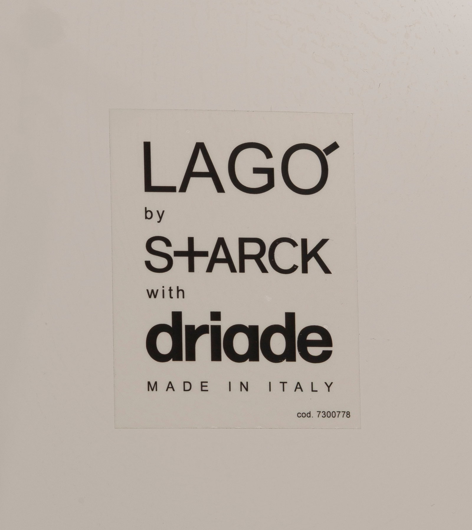 Suite de 4 chaises Lago par Philippe Starck (né en 1949), édition Driade, en polyurét - 3