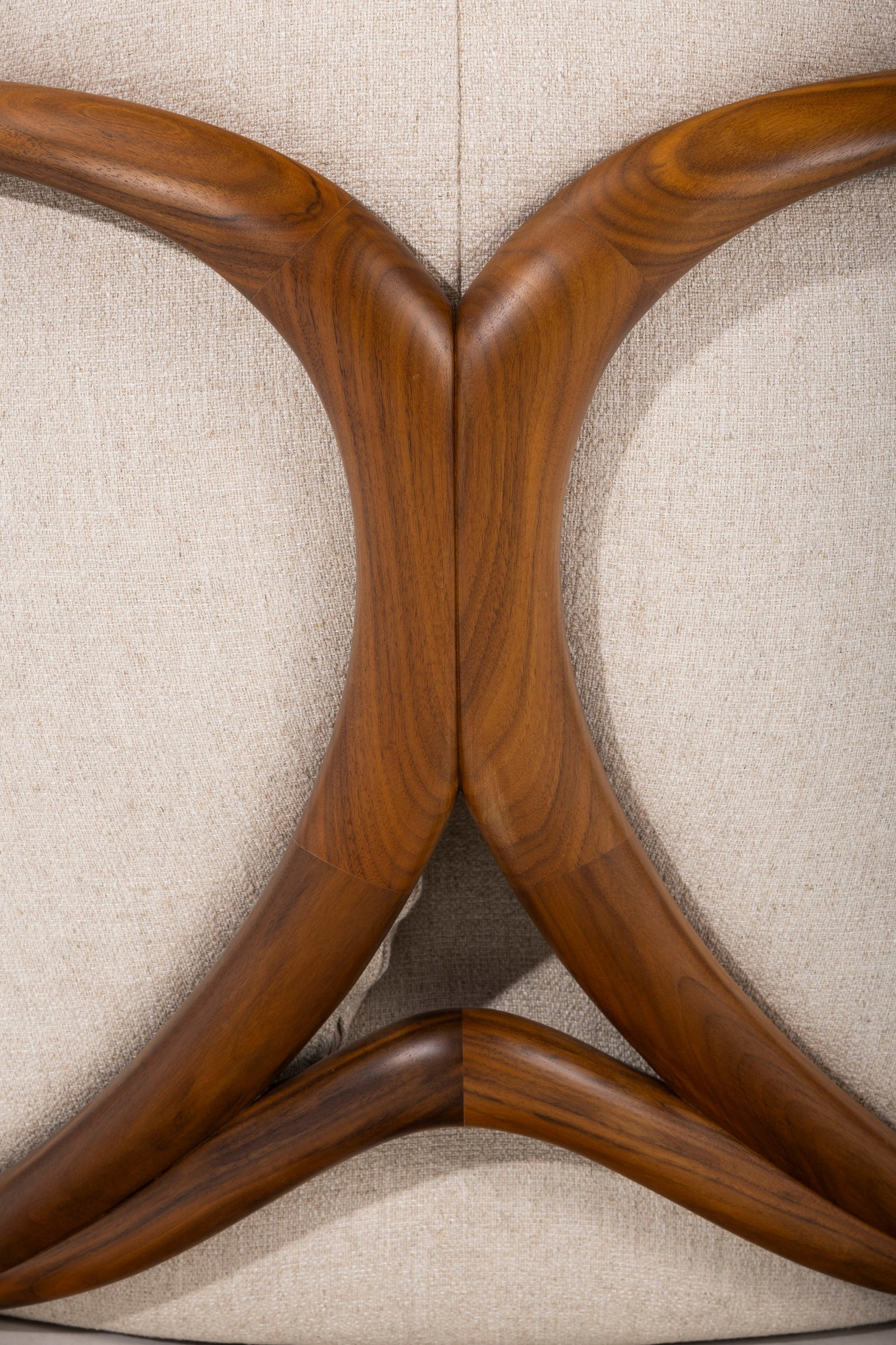 Fauteuil HUG par Rossella Pugliatti (né en 1967), édition Giorgetti, structure en noyer, g - 5