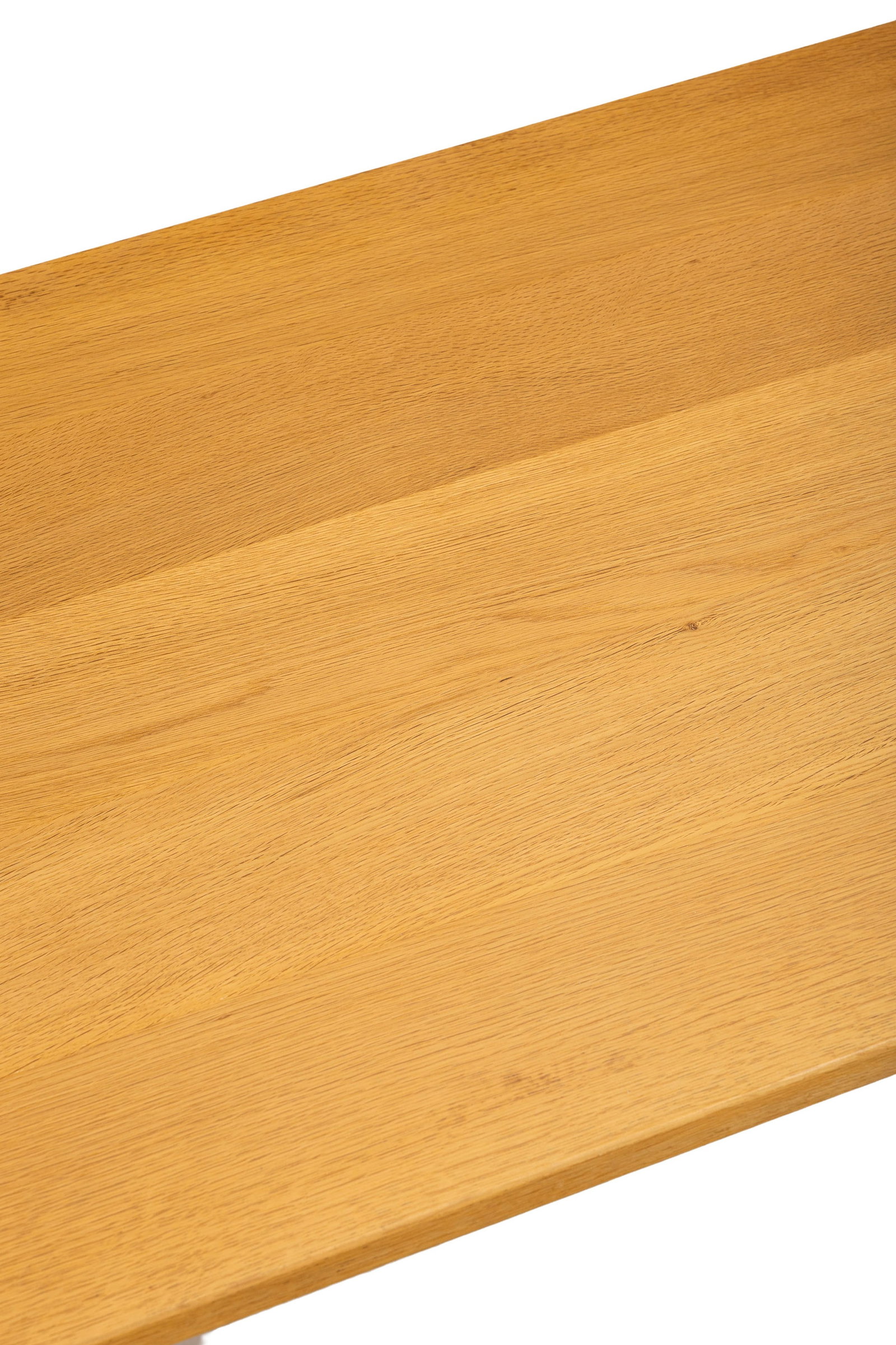 Table basse par Børge Mogensen (1914-1972), XXe s., en bois naturel, plateau reposant sur deux  - 3