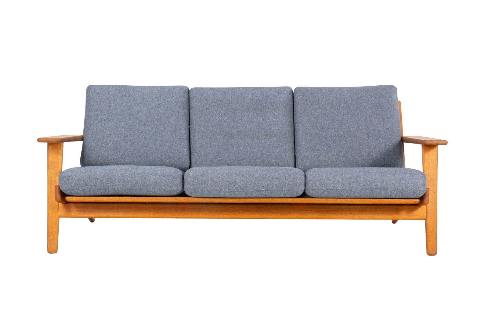 Canapé 3 places par Hans Wegner (1914-2007), édition Getama, Danemark, garniture en tissu  (1 of 4)
