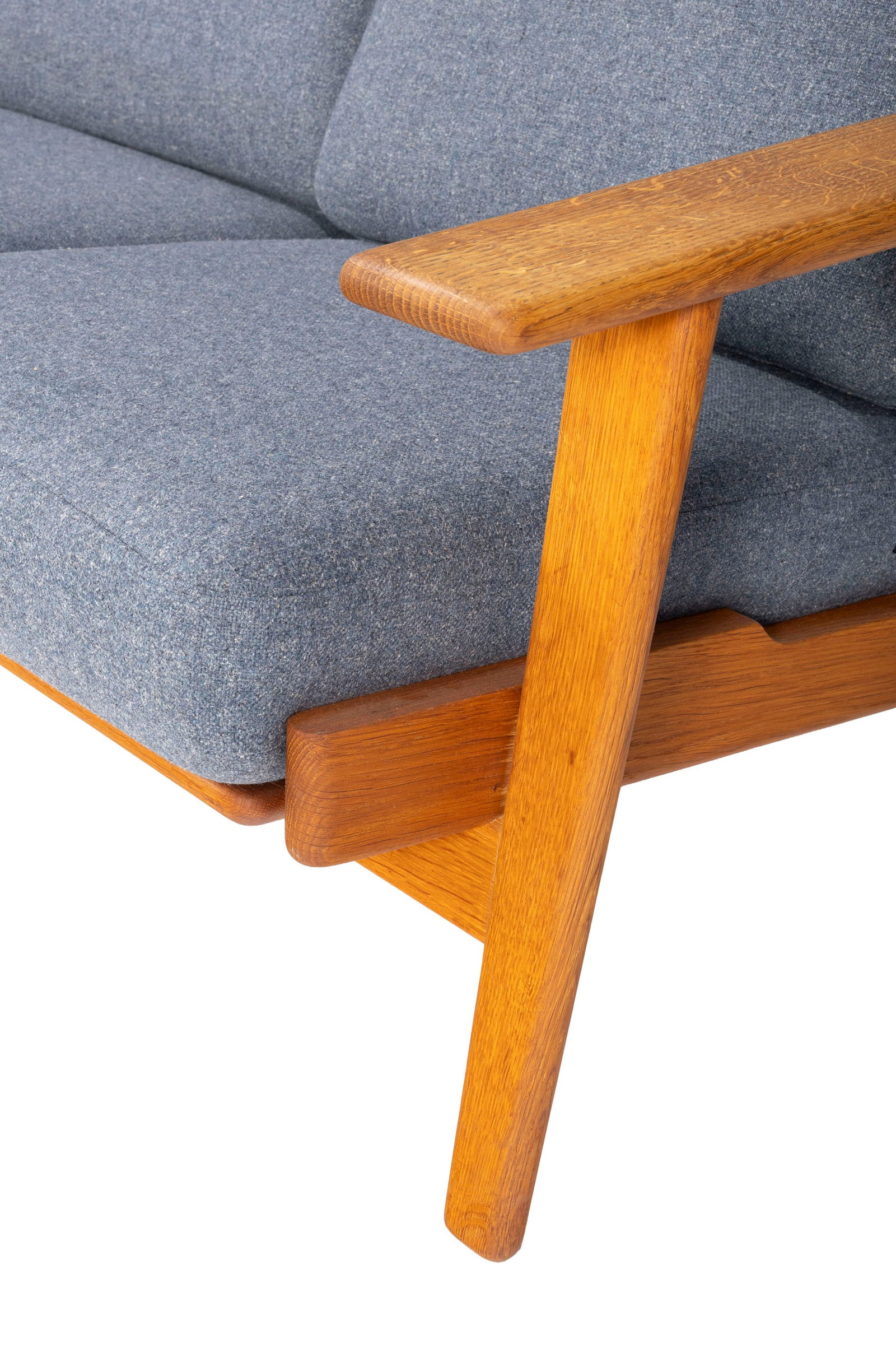 Canapé 3 places par Hans Wegner (1914-2007), édition Getama, Danemark, garniture en tissu  - 2