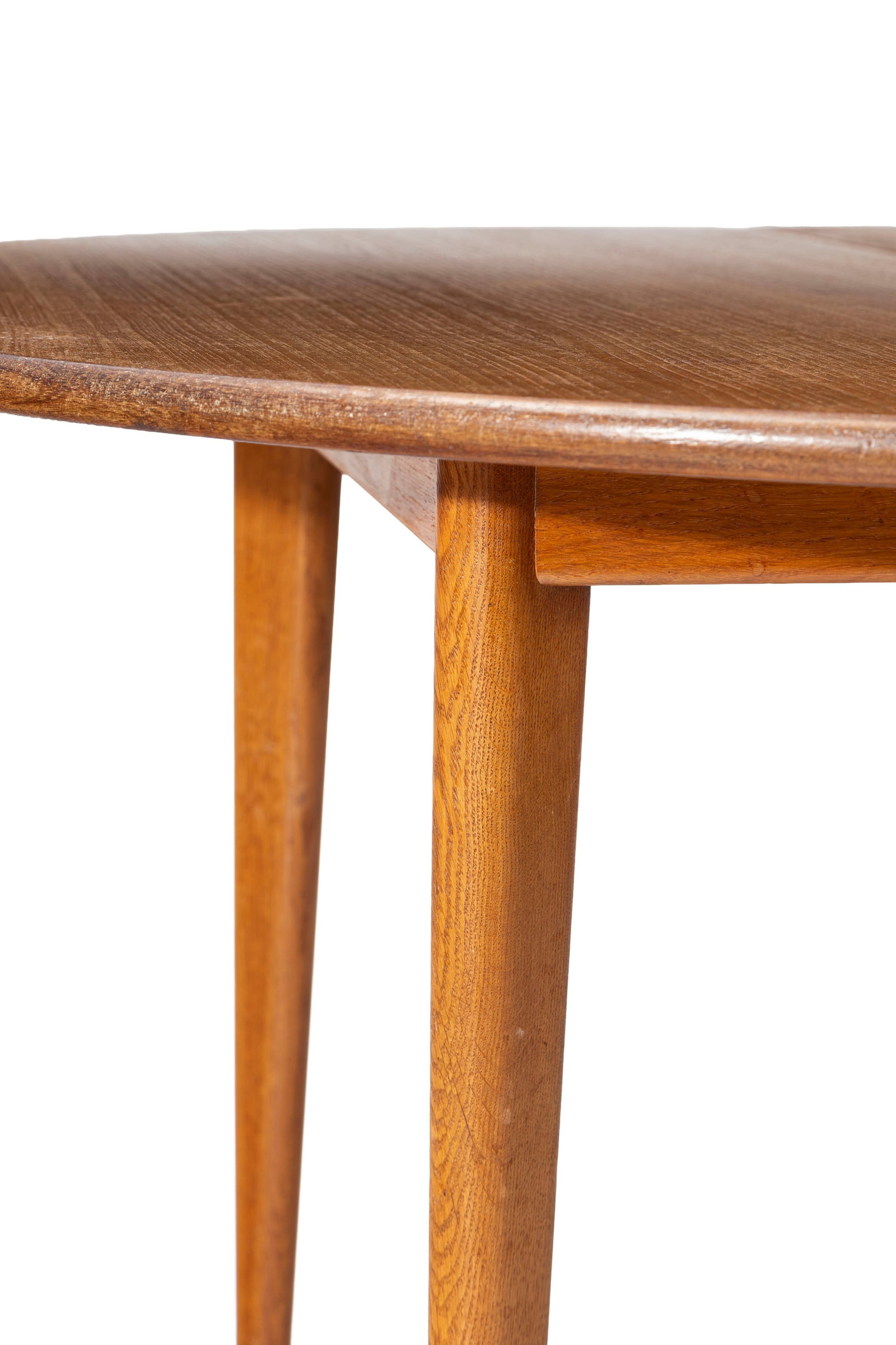 Table de salle à manger, circa 1970, en placage de chêne, plateau circulaire, on joint deu - 2