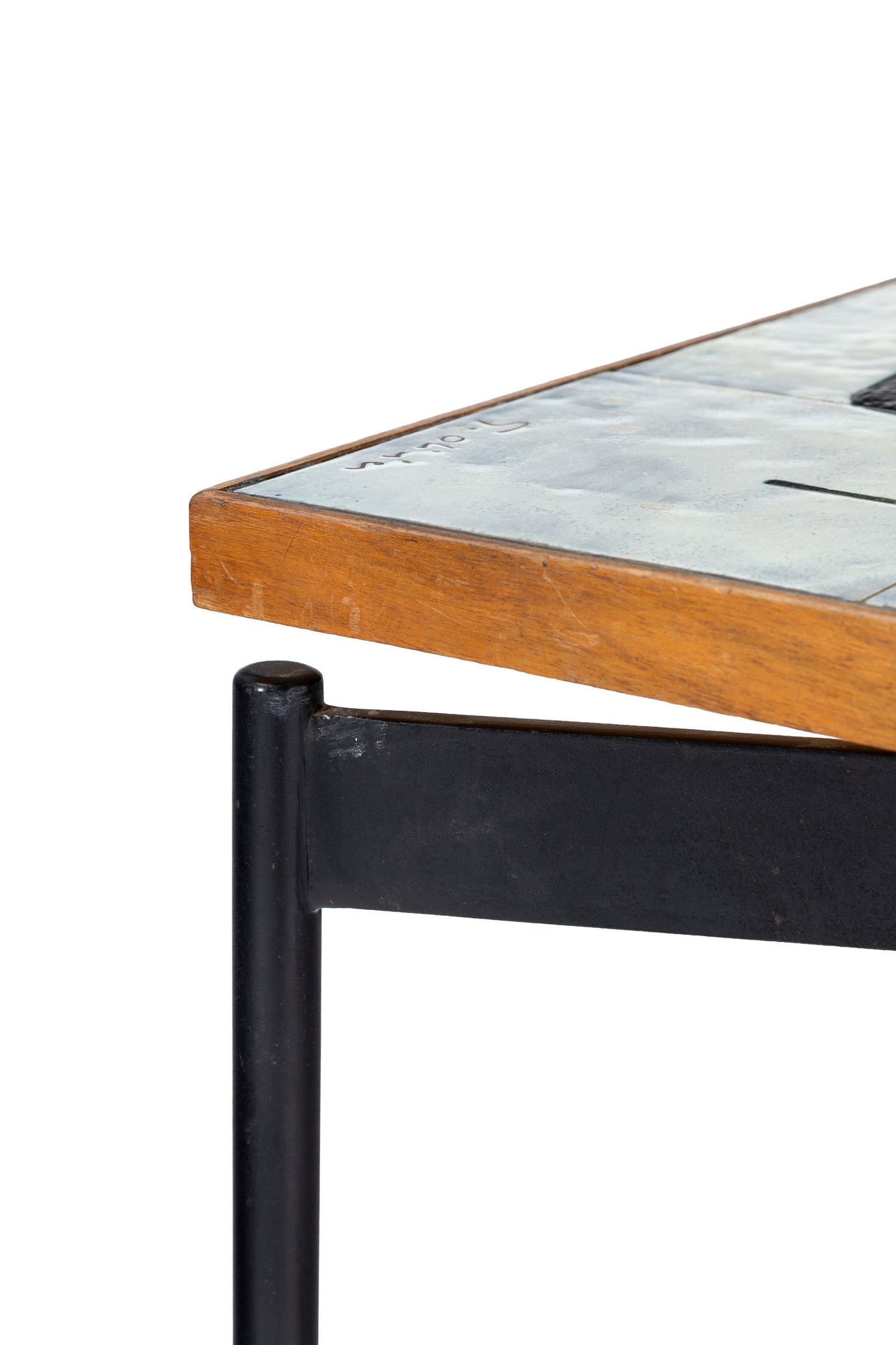 Table basse, circa 1960, plateau en céramique à motifs géométriques signé G - 3