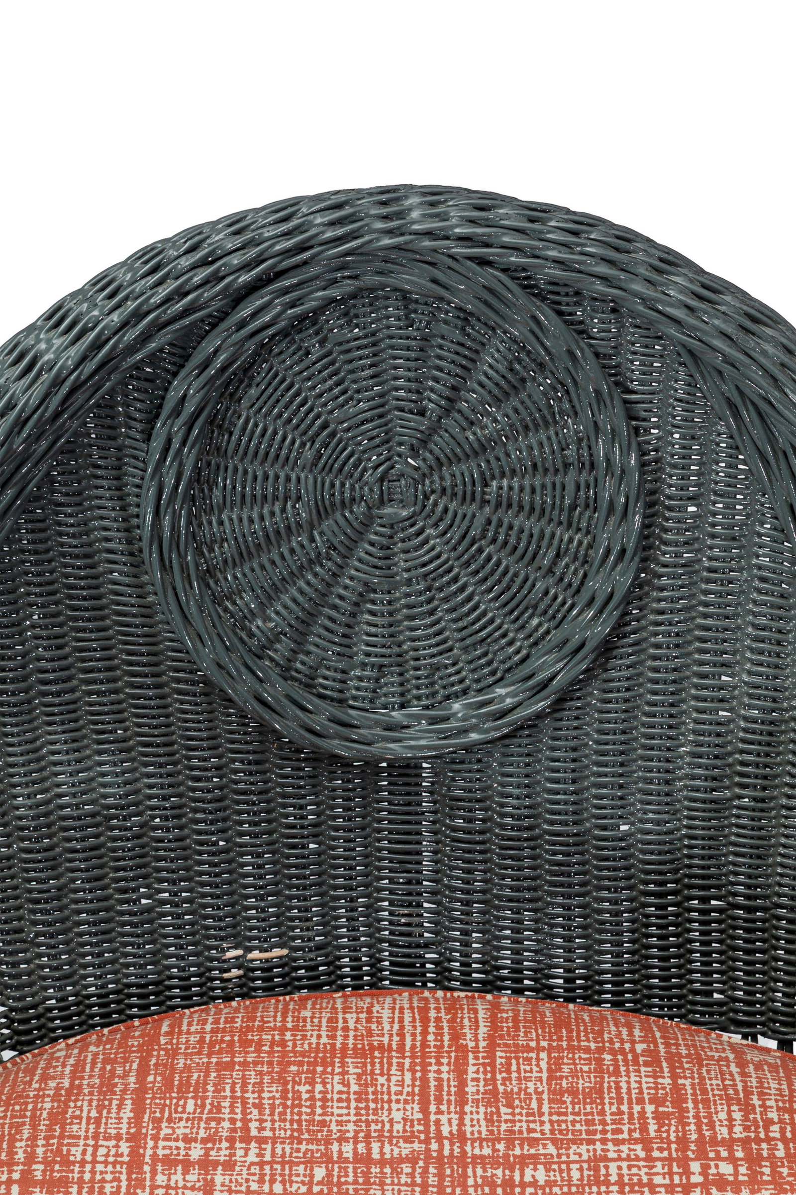 Paire de fauteuils et une table d'appoint de jardin d'hiver, XXe s., en osier peint gris, on joint l - 3