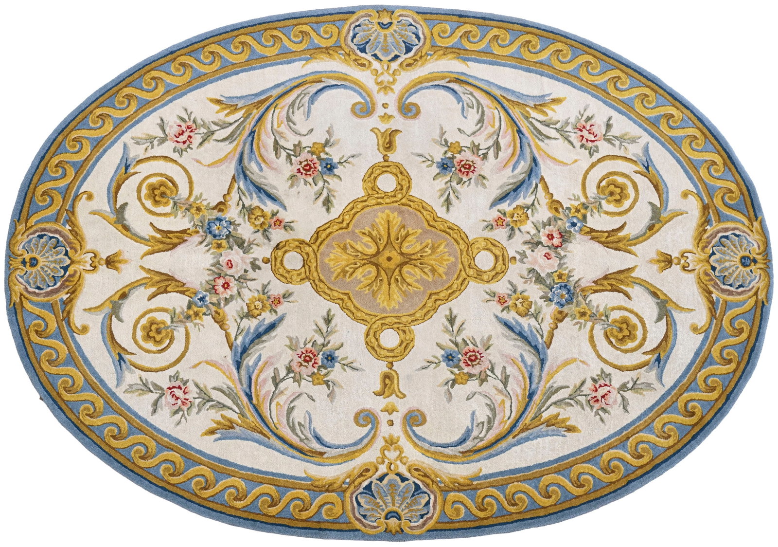 Tapis ovale dans le goût de la Savonnerie, 2ème moitié du XXe s., à médaill: Tapis ovale dans le goût de la Savonnerie, 2ème moitié du XXe s., à médaillon central entouré par des rinceaux et des guirlandes de fleurs sur fond beige, bordure bleue o