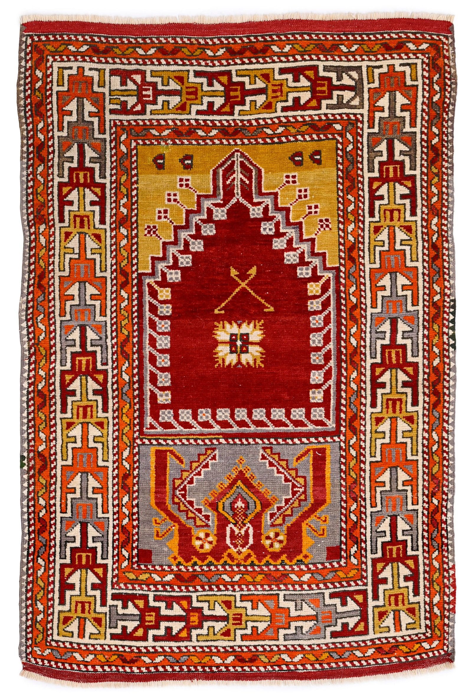 Tapis de prière, Turquie, milieu du XXe s., à mihrab rouge sur fond polychrome, bordure be: Tapis de prière, Turquie, milieu du XXe s., à mihrab rouge sur fond polychrome, bordure beige ornée d'une frise de motifs géométriques, 94x139 cm