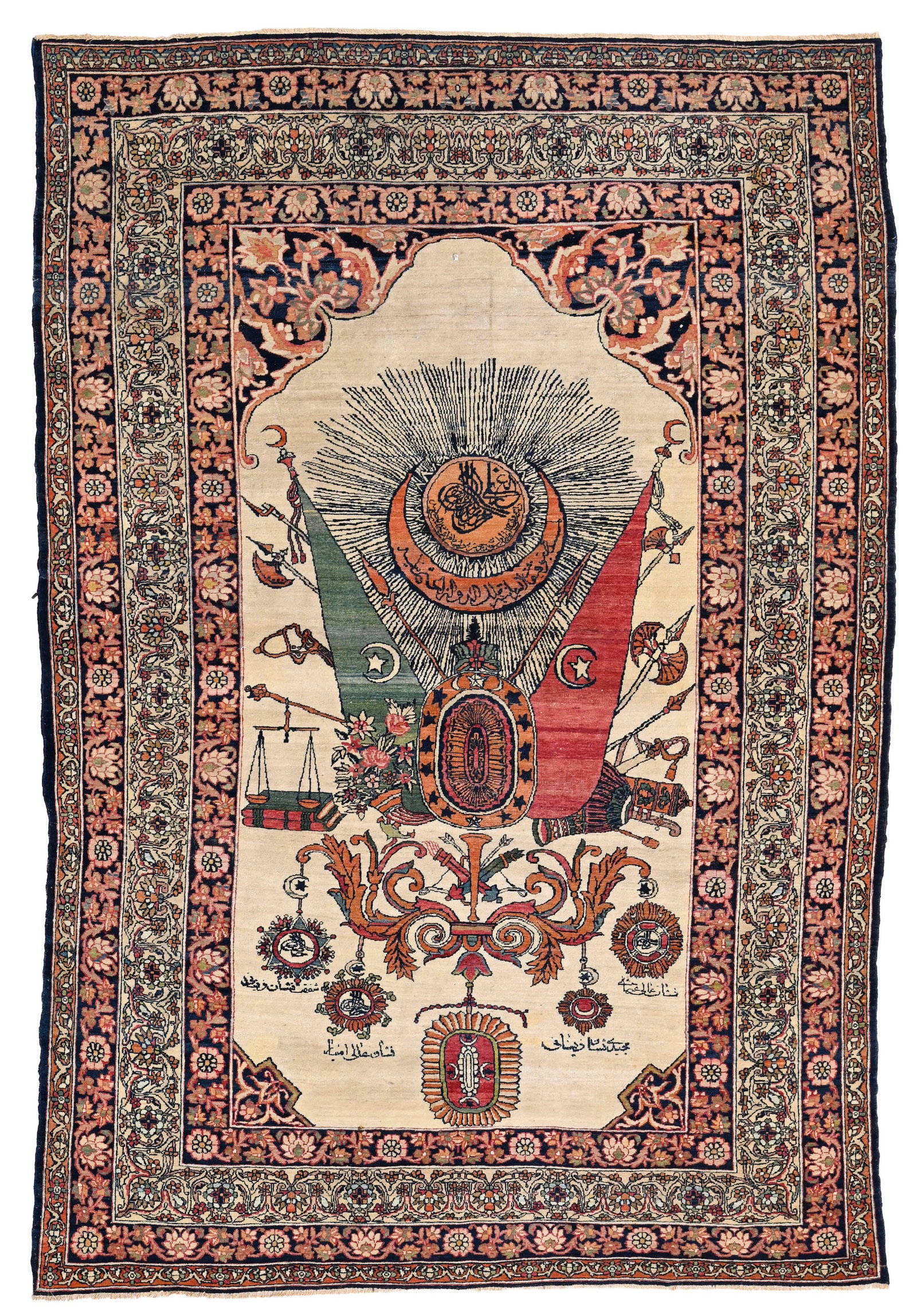 Tapis Kerman Laver, Iran, fin XIXe s., à décor des armoiries de l'empire Ottoman sur fond : Tapis Kerman Laver, Iran, fin XIXe s., à décor des armoiries de l'empire Ottoman sur fond beige, bordure polychrome ornée de frises de fleurs et de rinceaux, 133x195 cm Condition