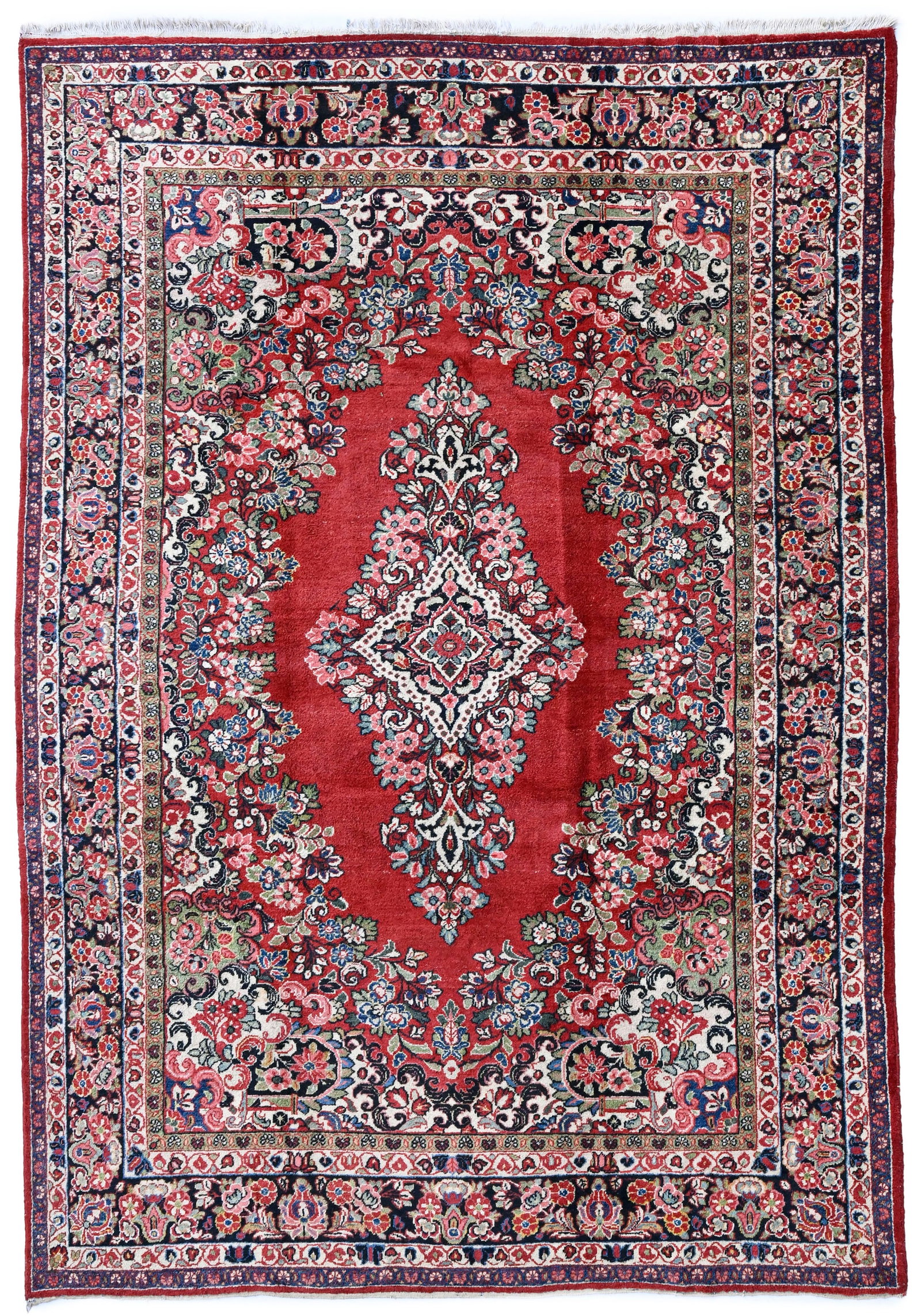 Tapis Mahal, Iran, 2ème moitié du XXe s., à médaillon central fleuri sur fond ro: Tapis Mahal, Iran, 2ème moitié du XXe s., à médaillon central fleuri sur fond rouge ornée d'une guirlande de fleurs, bordure noire ornée de fleurs, 270x386 cm Condition