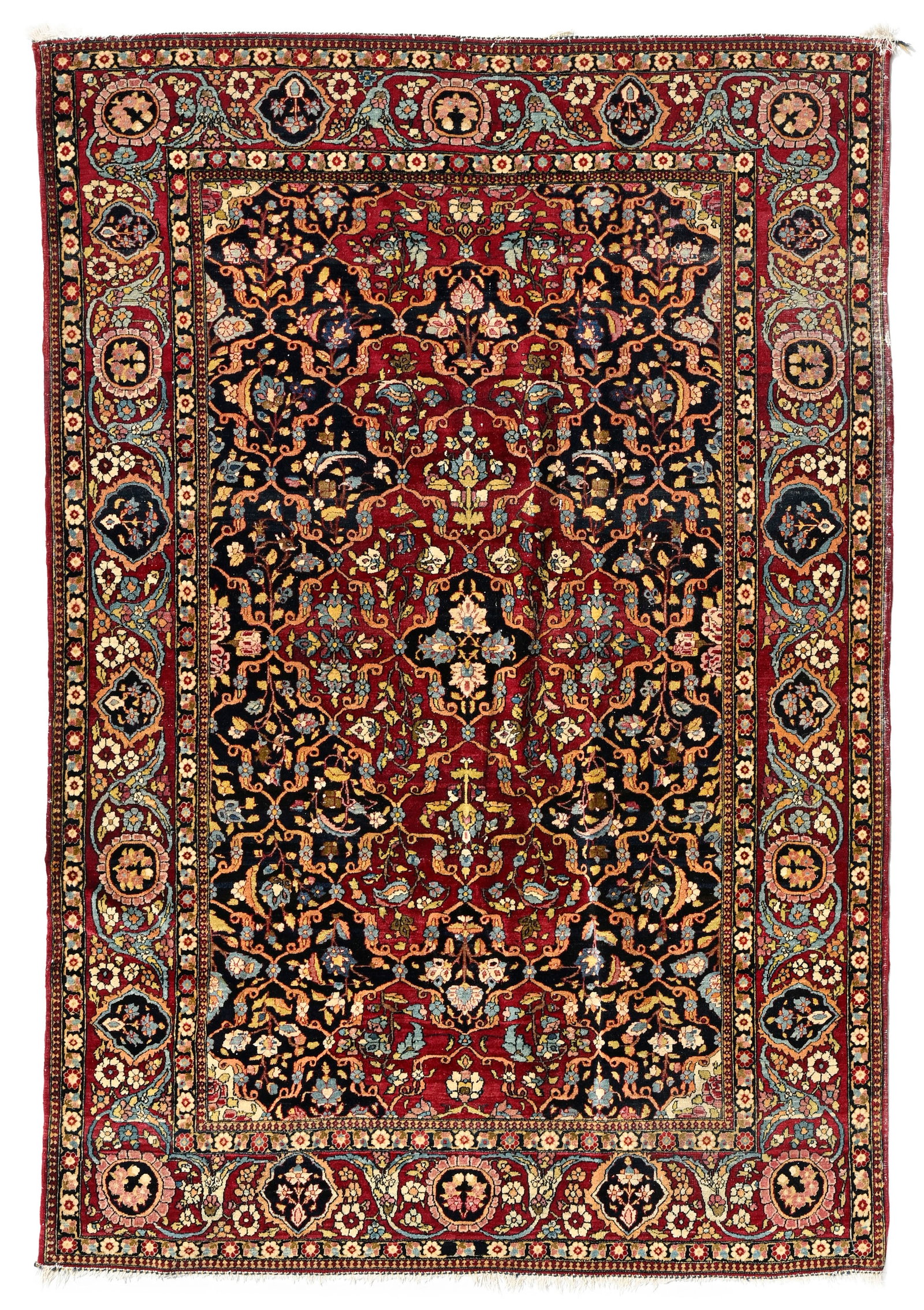 Tapis Ispahan, Iran, 1ère moitié du XXe s., orné d'un parterre de fleurs sur fond ble: Tapis Ispahan, Iran, 1ère moitié du XXe s., orné d'un parterre de fleurs sur fond bleu marine et pourpre, bordure à motifs en rappel, 137x200 cm Condition Franges manquantes