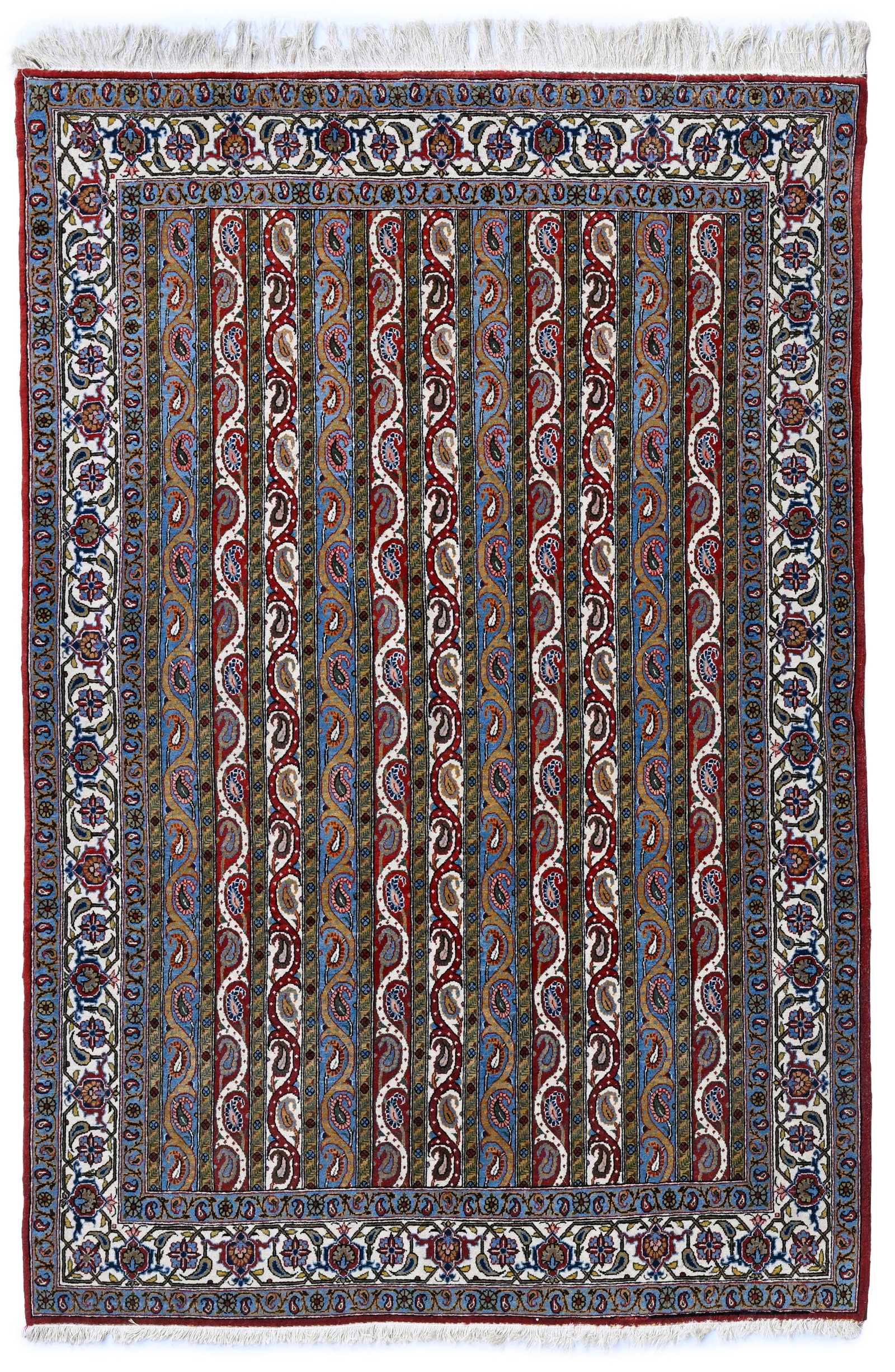 Tapis Ghom, Iran, 2ème moitié du XXe s., à décor de botehs inscrits dans des ban: Tapis Ghom, Iran, 2ème moitié du XXe s., à décor de botehs inscrits dans des bandes polychromes, bordure fleurie beige, 140x205 cm Condition Lanières de simili cuir de