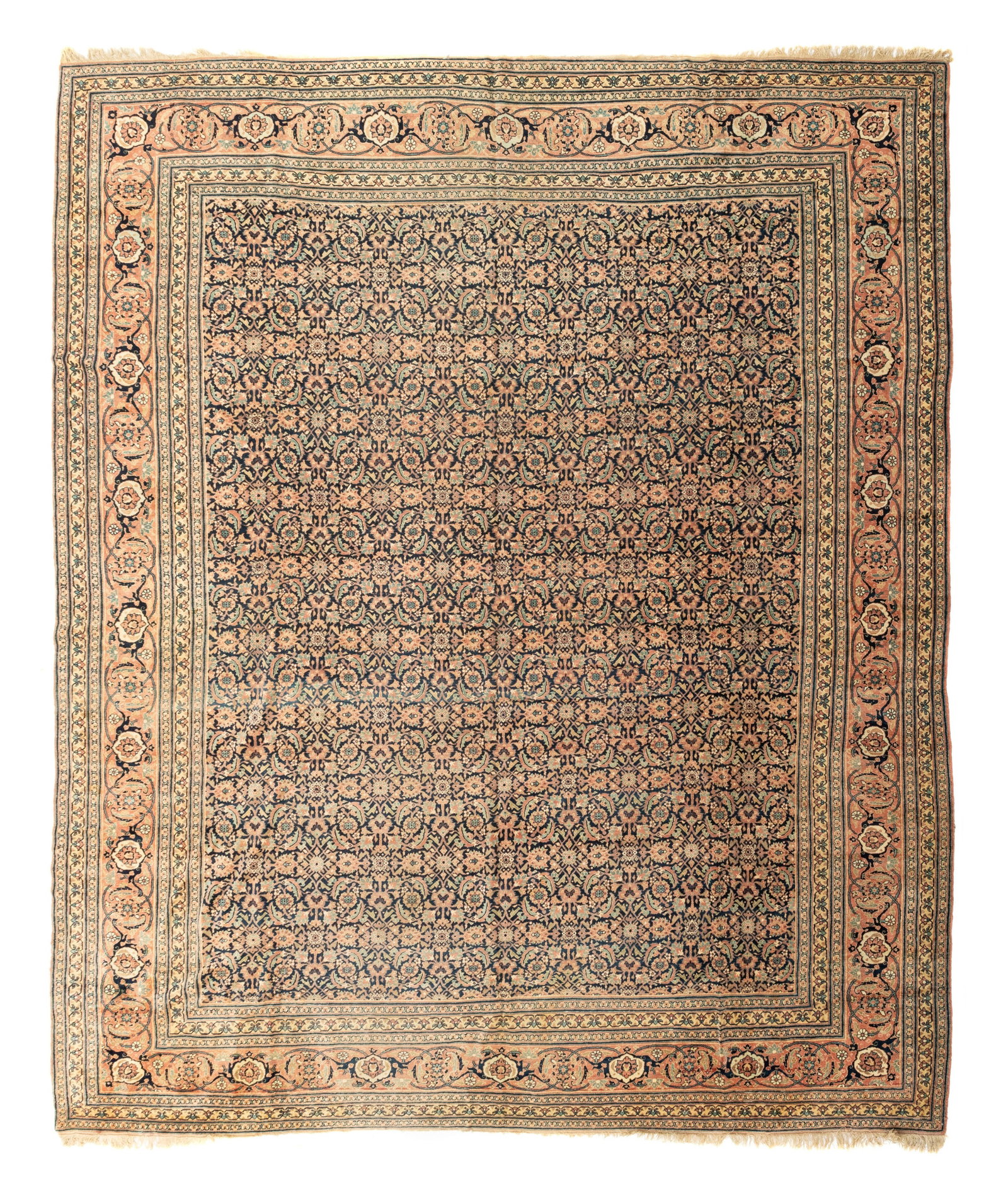 Tapis Tabriz, Iran, fin XIXe s., à motif herati, composé d'un semis de fleurs et de feuill: Tapis Tabriz, Iran, fin XIXe s., à motif herati, composé d'un semis de fleurs et de feuilles stylisées rouge brique sur fond bleu marine, bordure rouge brique, 364x412 cm Condition