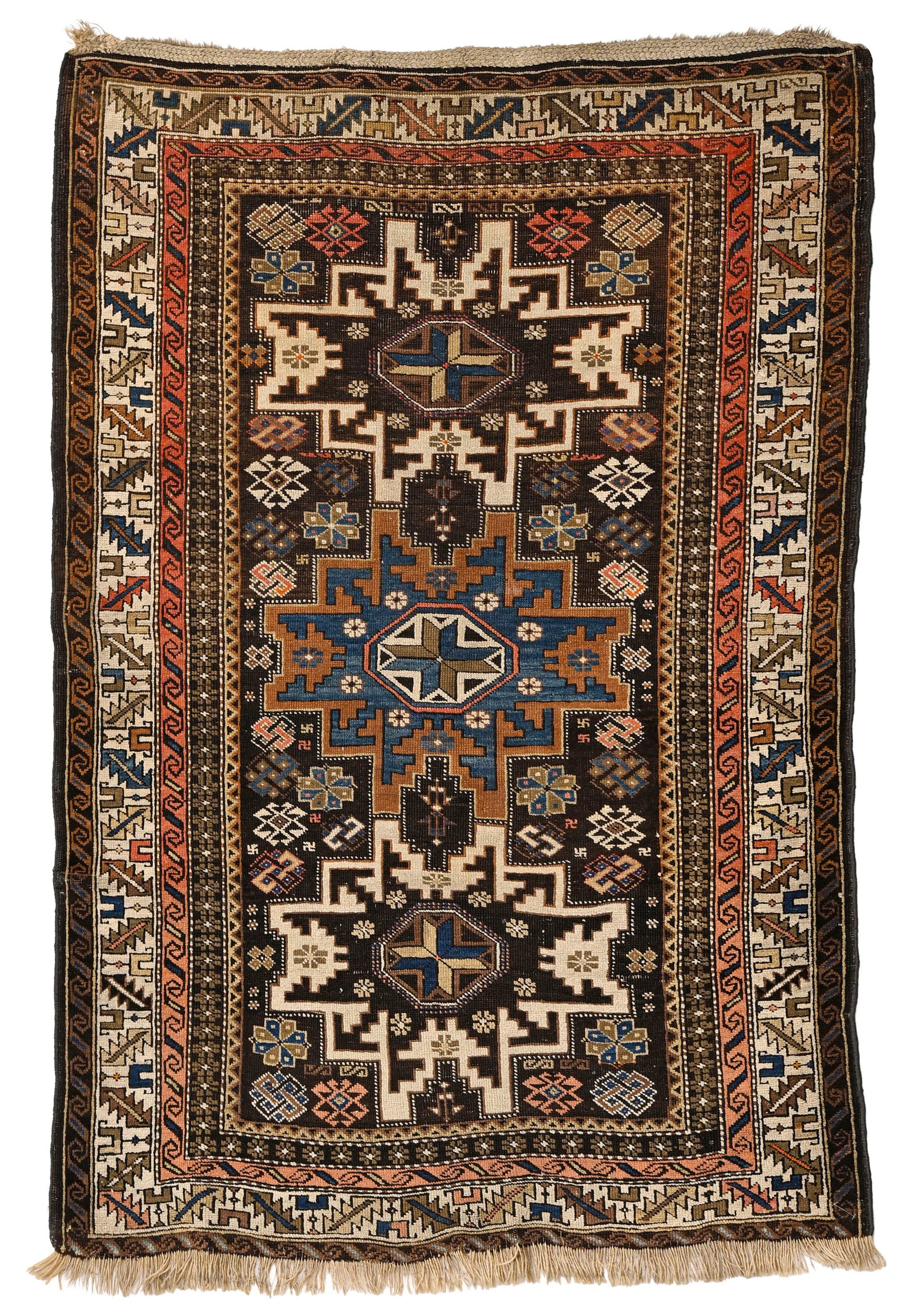 Tapis Shirvan Lesghi, Caucase, 2ème tiers du XXe s., à trois médaillons centraux sur : Tapis Shirvan Lesghi, Caucase, 2ème tiers du XXe s., à trois médaillons centraux sur fond beige et brun parsemé de motifs stylisés, bordure beige ornée d'une frise de