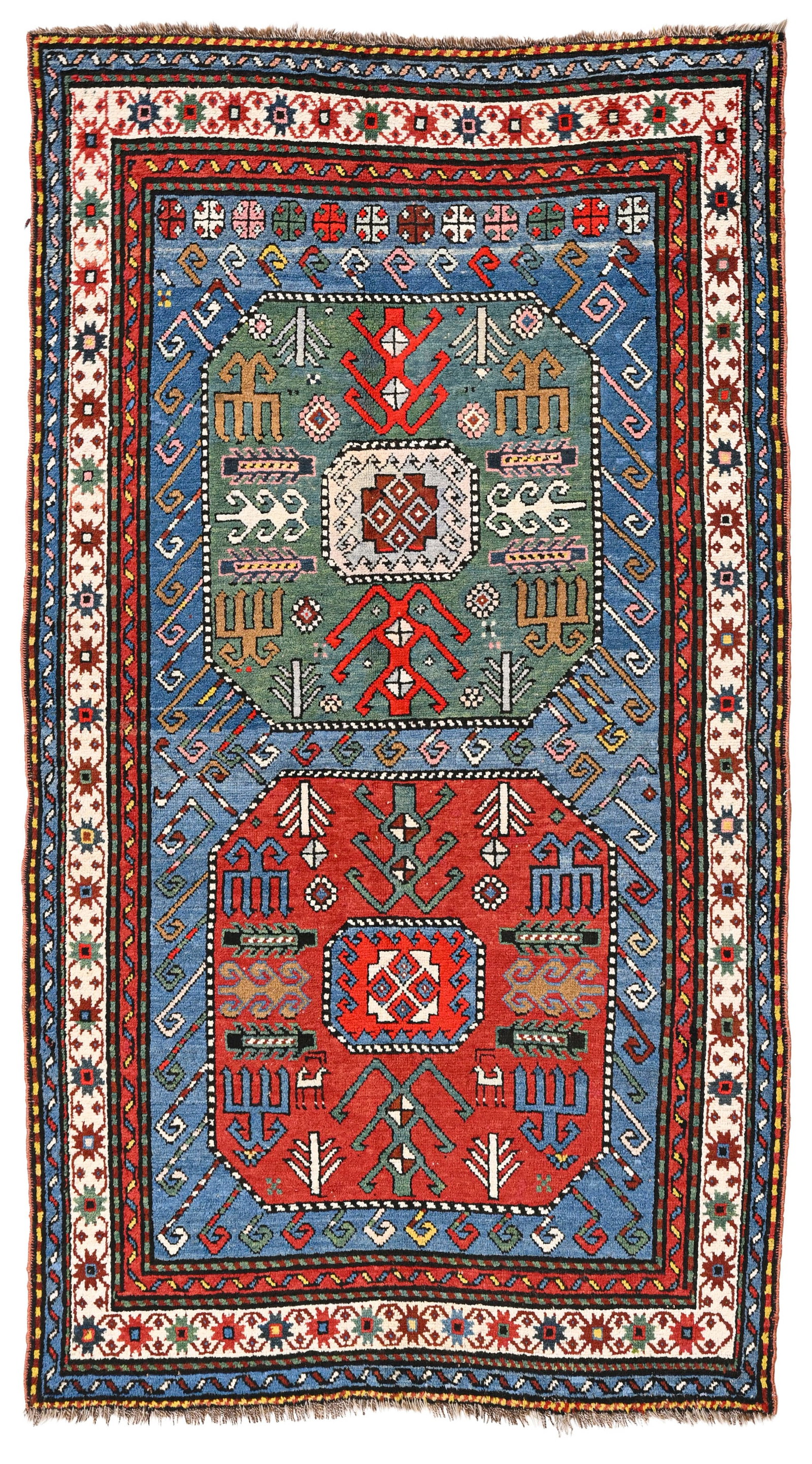 Tapis Kazakh, Caucase, milieu du XXe s., à deux octogones centraux rouge et vert ceints de croc: Tapis Kazakh, Caucase, milieu du XXe s., à deux octogones centraux rouge et vert ceints de crochets sur fond bleu, bordure beige étoilée, 120x209 cm Condition Présence d'abrashs