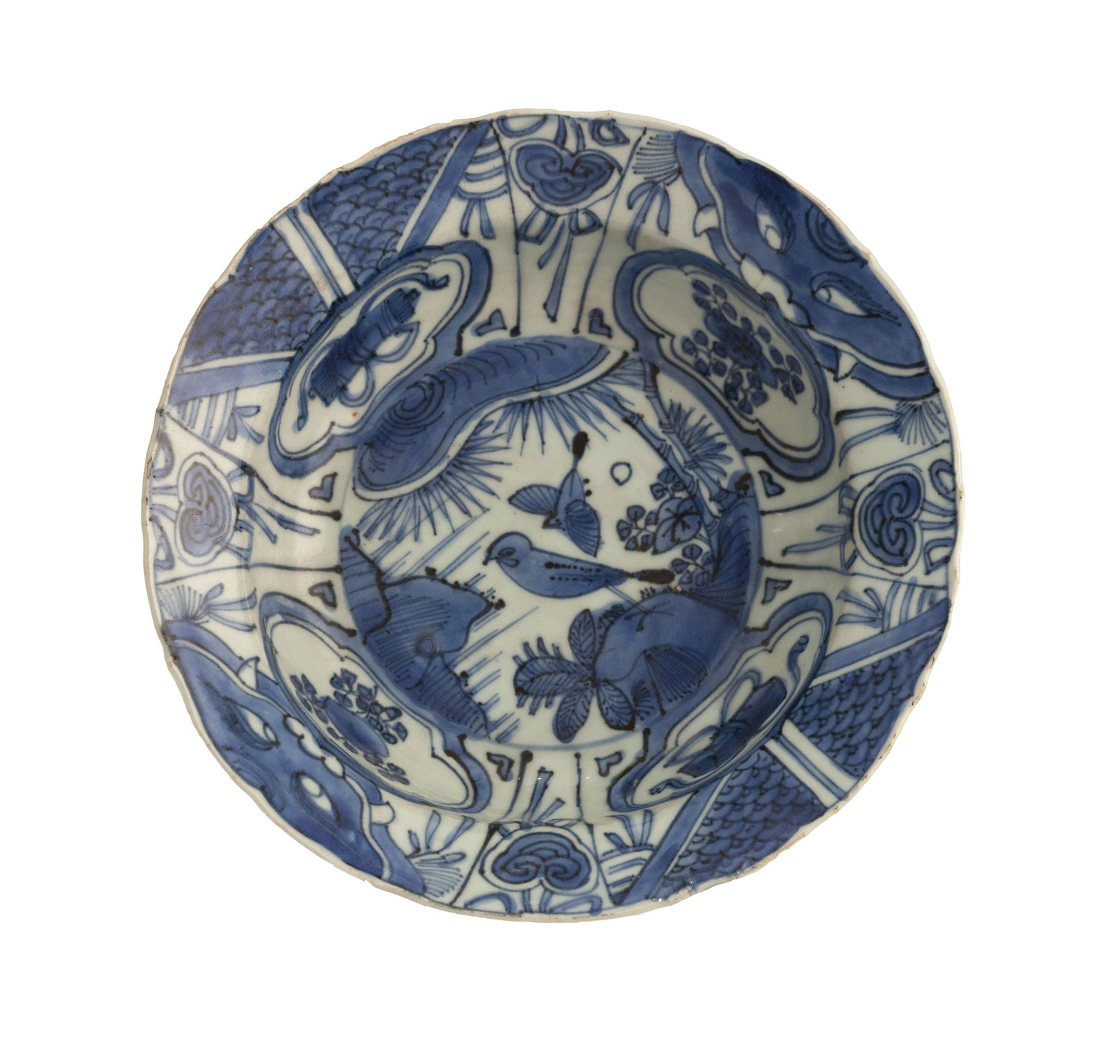 Bol "klapmut" en porcelaine Kraak, Chine, dynastie Ming, décor en bleu d'oiseaux, objets pr: Bol "klapmut" en porcelaine Kraak, Chine, dynastie Ming, décor en bleu d'oiseaux, objets précieux, taotie, lingzhi et motifs géométriques, diam. 21 cm (fêlé) A "kl