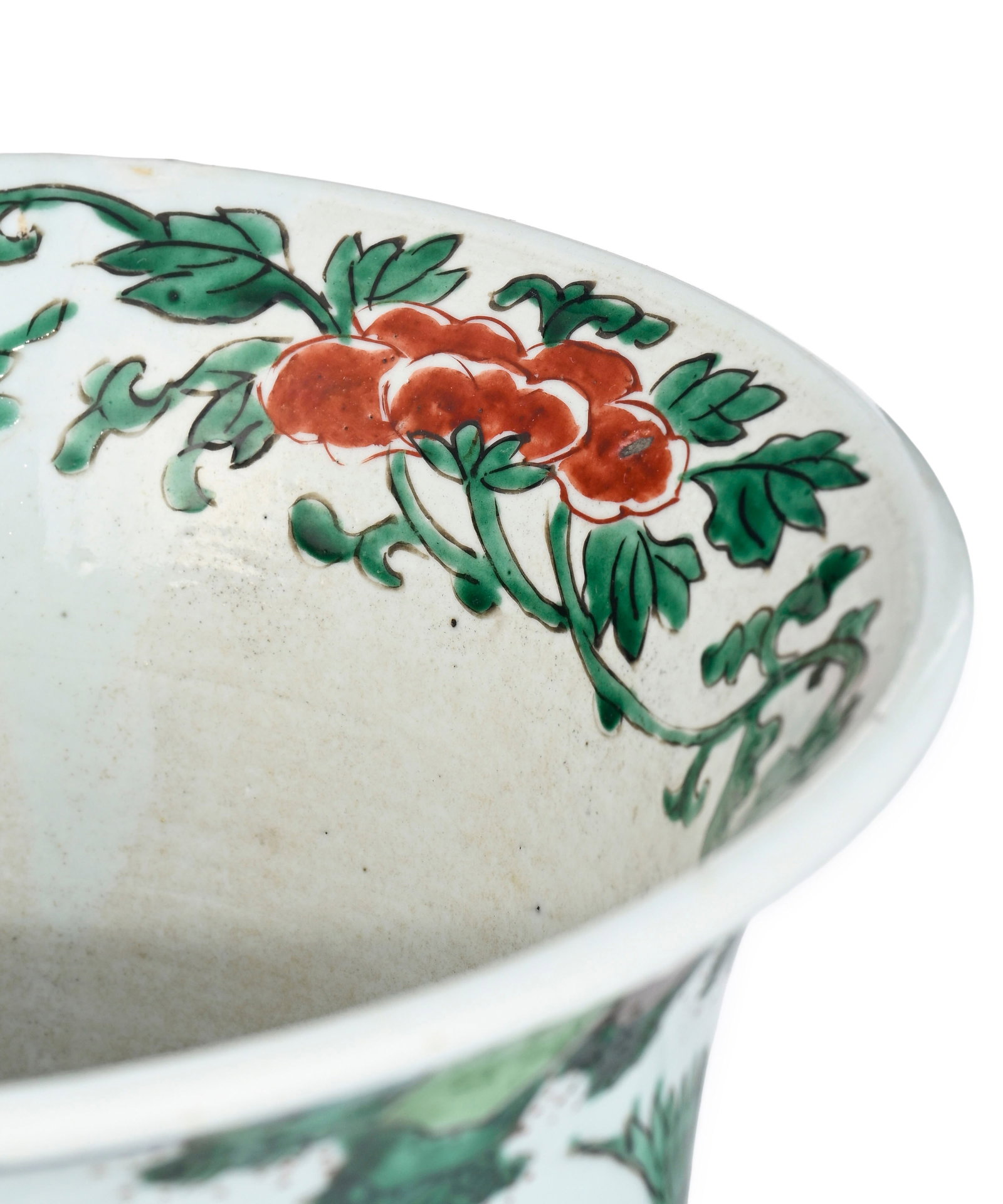 Paire de vases gu en porcelaine wucai, Chine, époque Transition (1618-1683), décor de pays - 12