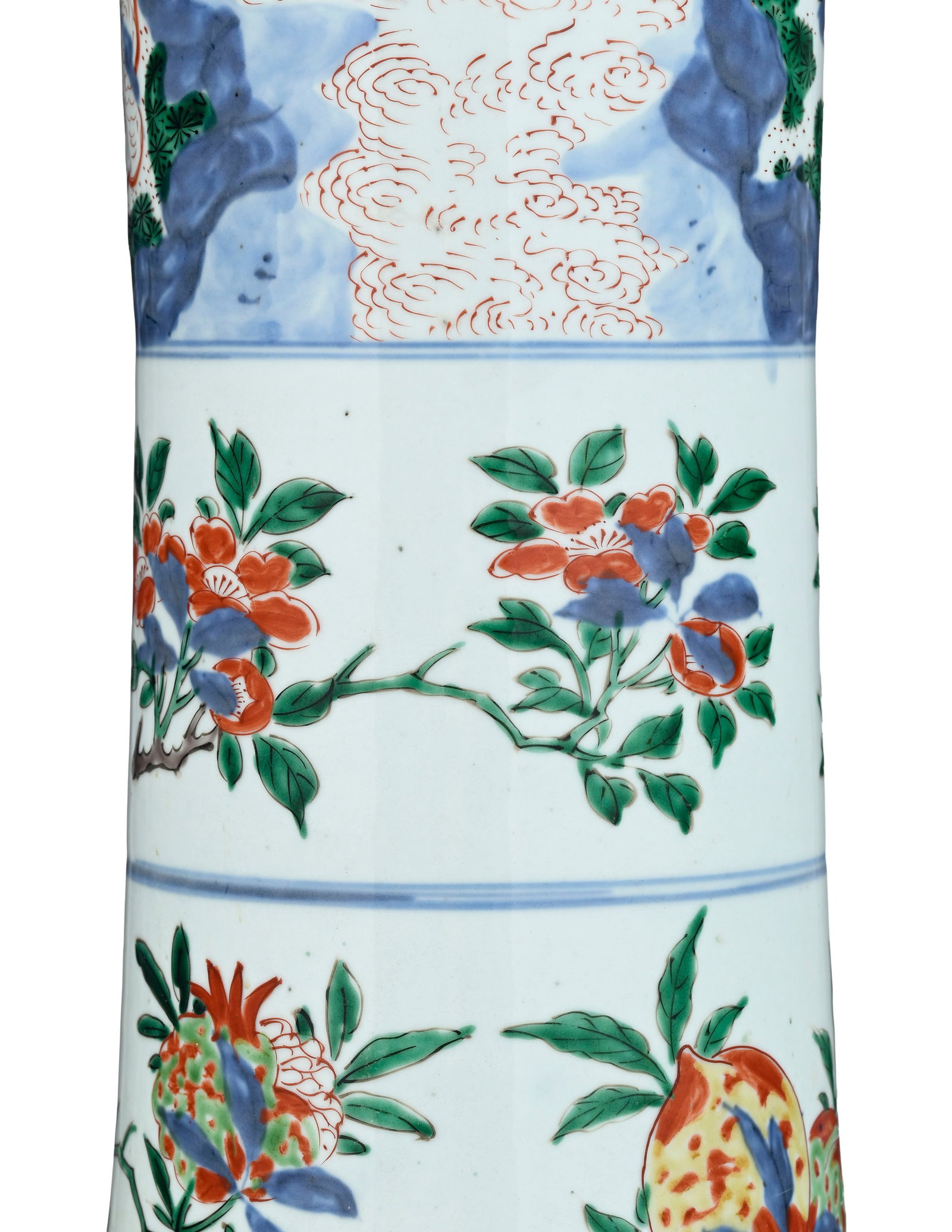 Paire de vases gu en porcelaine wucai, Chine, époque Transition (1618-1683), décor de pays - 13