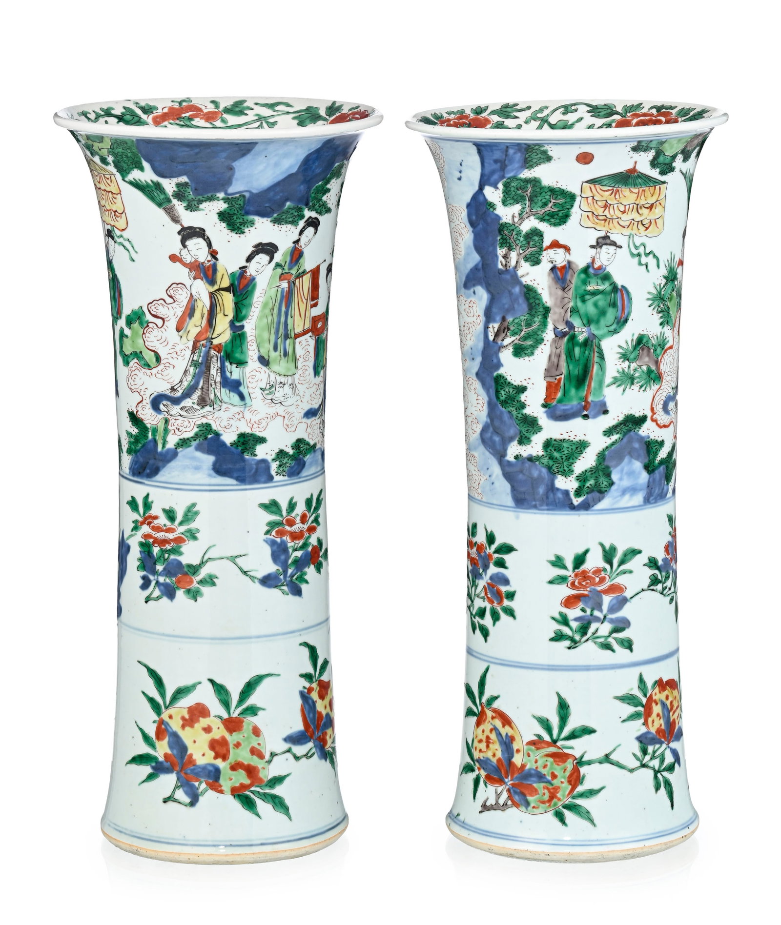 Paire de vases gu en porcelaine wucai, Chine, époque Transition (1618-1683), décor de pays - 3