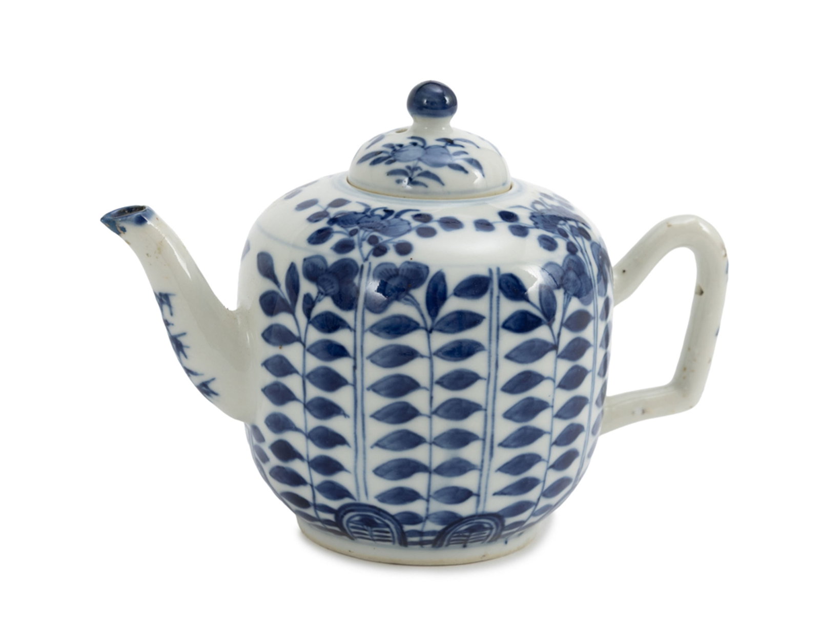Ensemble de 10 porcelaines bleu blanc, Chine, dynastie Qing, comprenant: 2 théières, chacu - 2