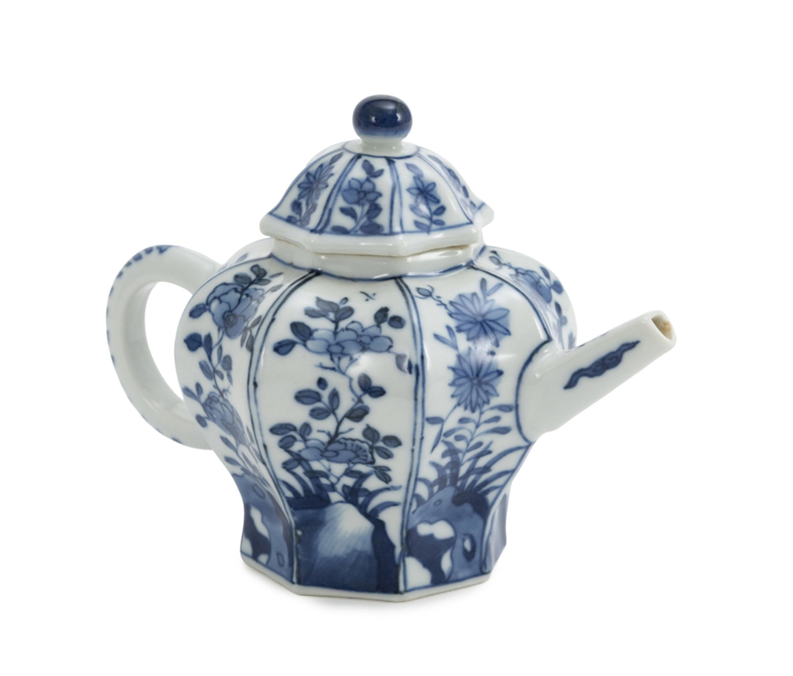 Ensemble de 10 porcelaines bleu blanc, Chine, dynastie Qing, comprenant: 2 théières, chacu - 8