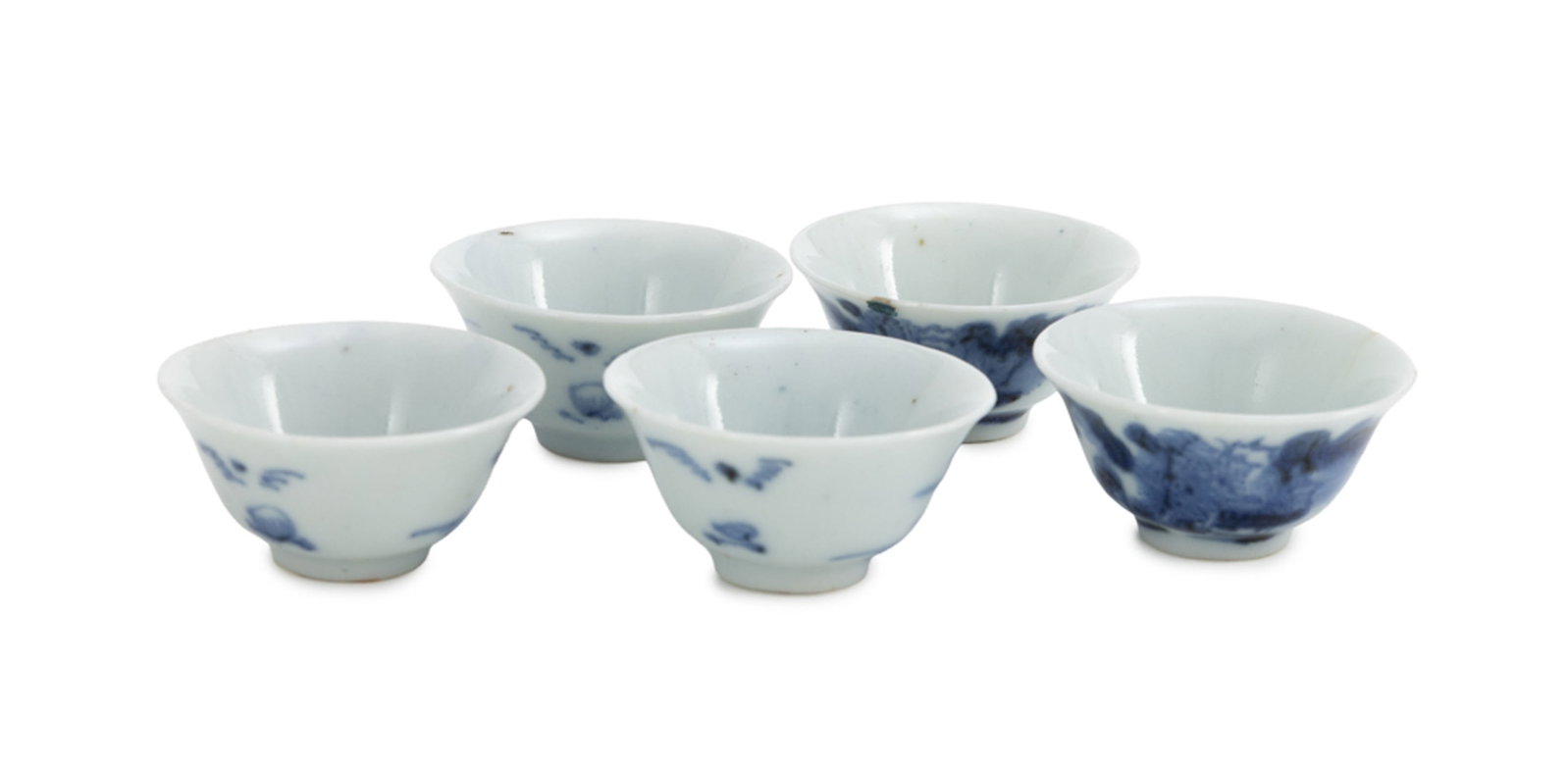 Ensemble de 10 porcelaines bleu blanc, Chine, dynastie Qing, comprenant: 2 théières, chacu - 9