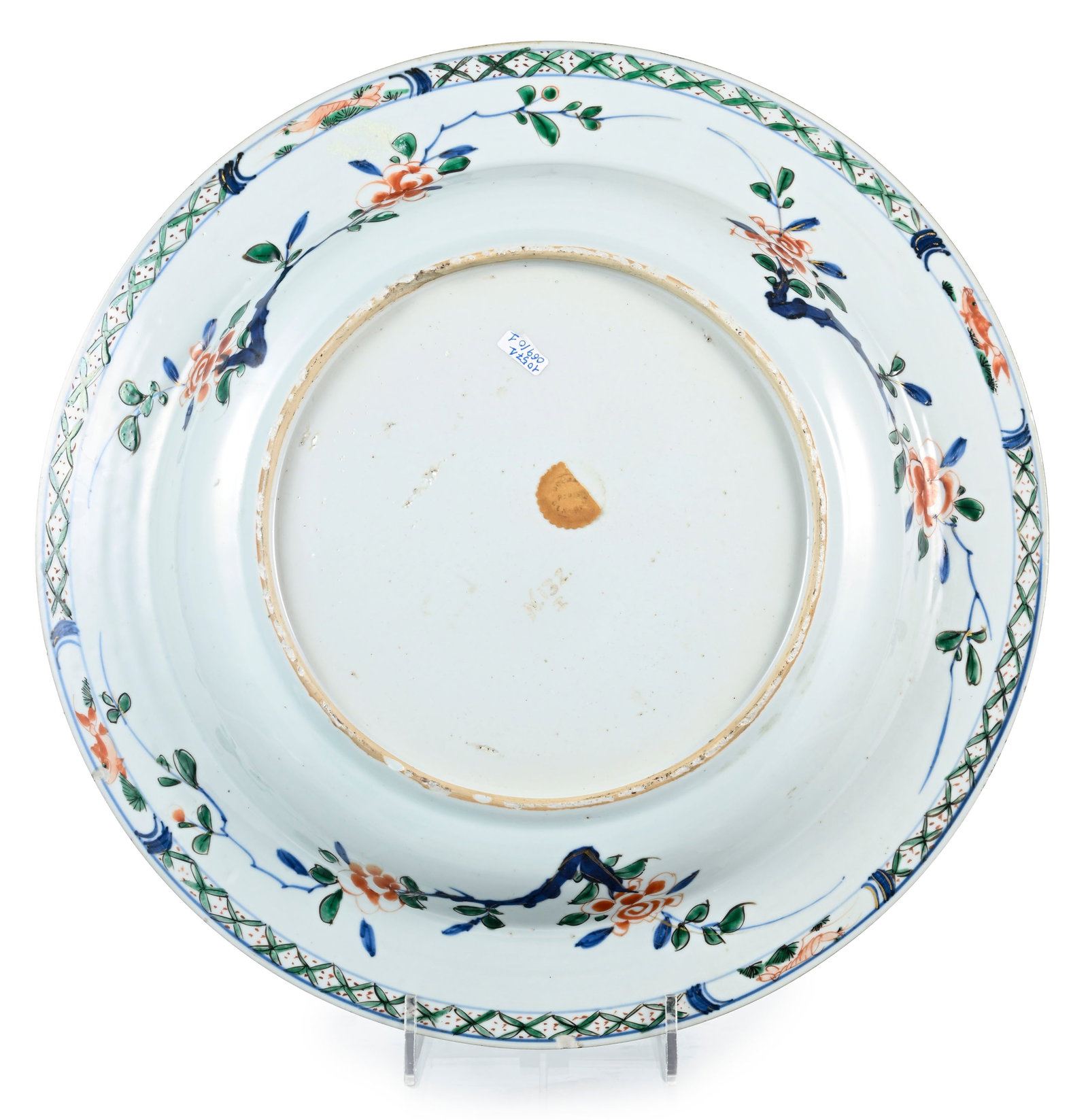 Paire de grands plats creux en porcelaine famille verte, Chine, XVIIIe s., décor de vase fleuri - 3