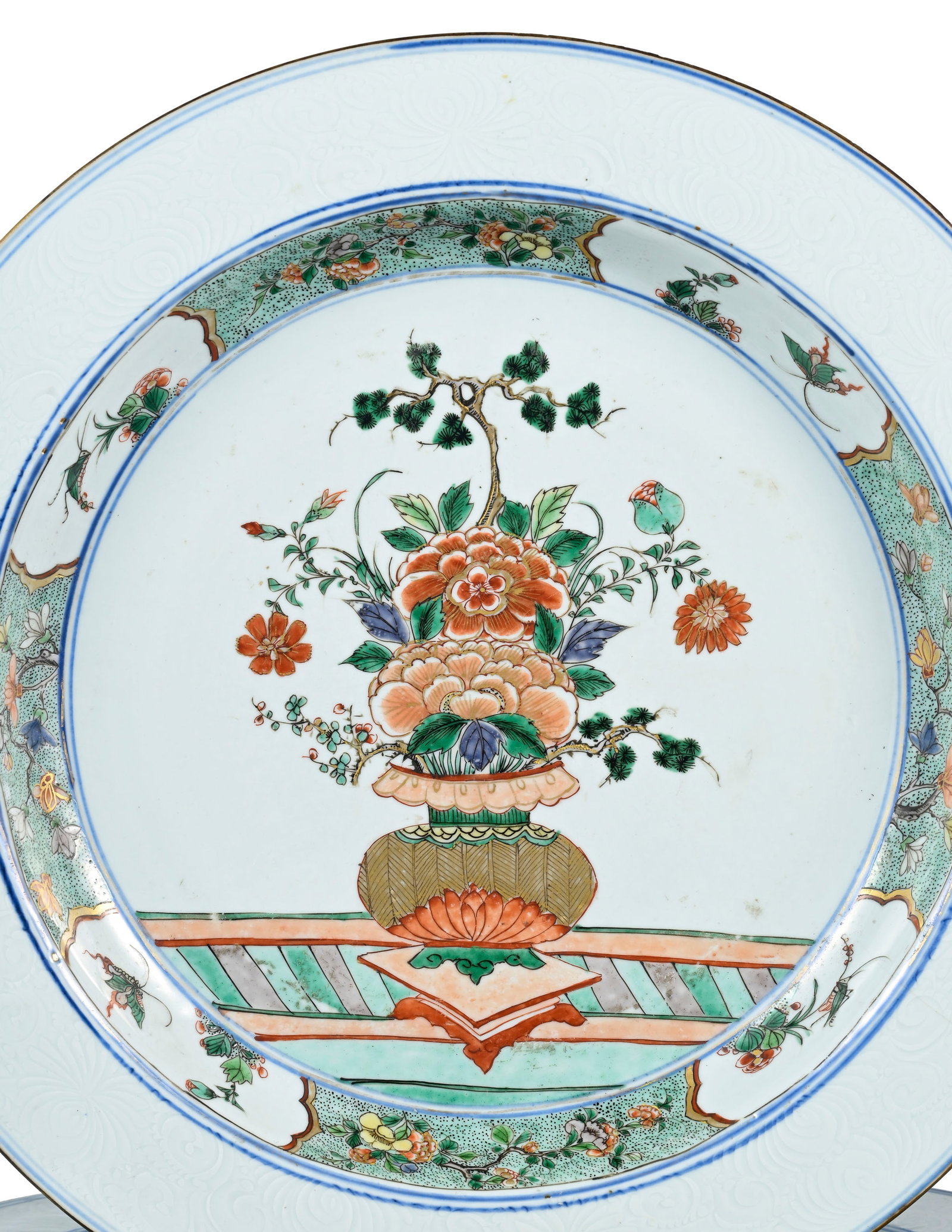 Paire de grands plats creux en porcelaine famille verte, Chine, XVIIIe s., décor de vase fleuri - 4