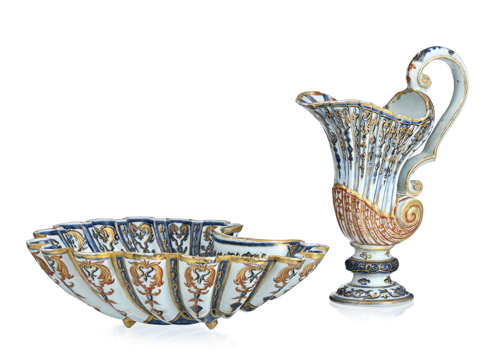 Aiguière et son bassin en porcelaine Imari, Chine, XVIIIe s., l'aiguière en forme de nauti - 2