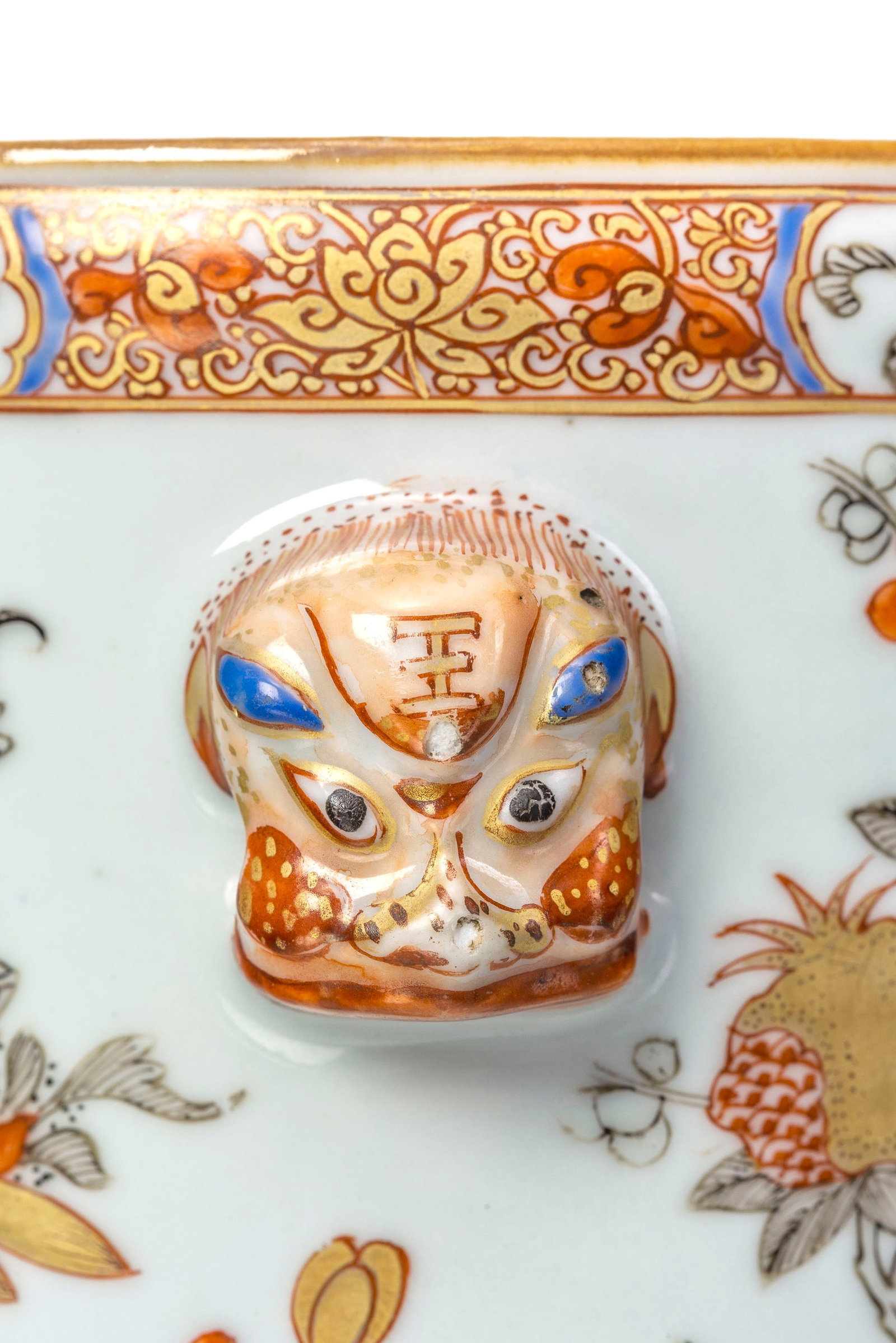 Paire de rafraîchissoirs en porcelaine Imari, Chine, ca 1730, ou France, manufacture Samson, XI - 8