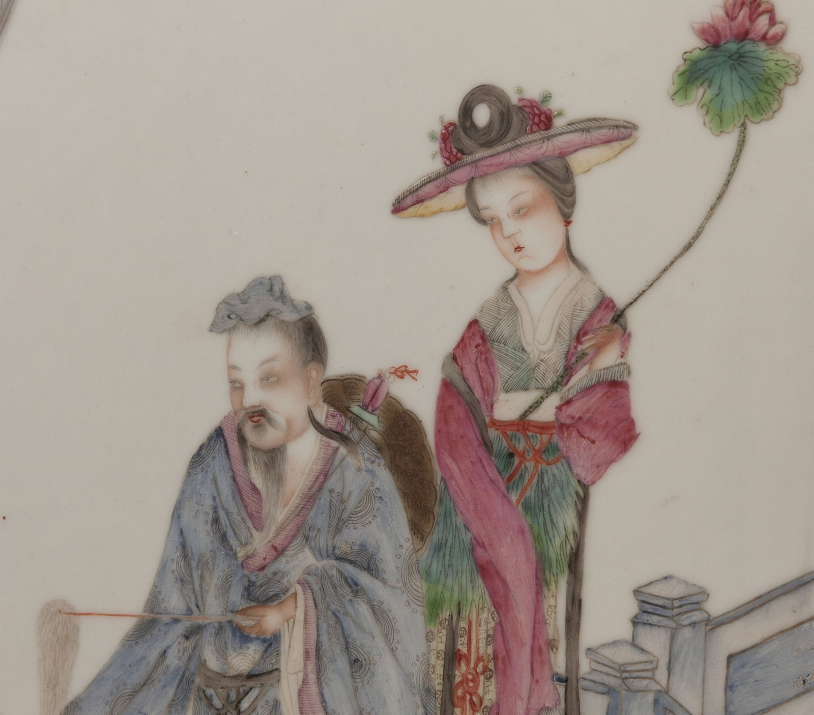 Plaque rectangulaire en porcelaine, Chine, XXe s., décor de deux personnages dans un jardin, l' - 3
