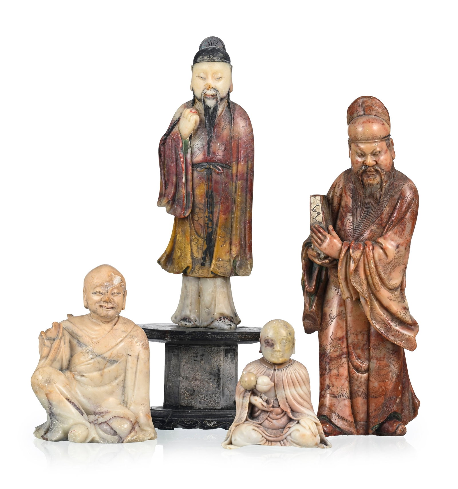 Personnages, ensemble de 4 sculptures en stéatite, Chine, comprenant: 2 Luohan assis dont un te (1 of 6)
