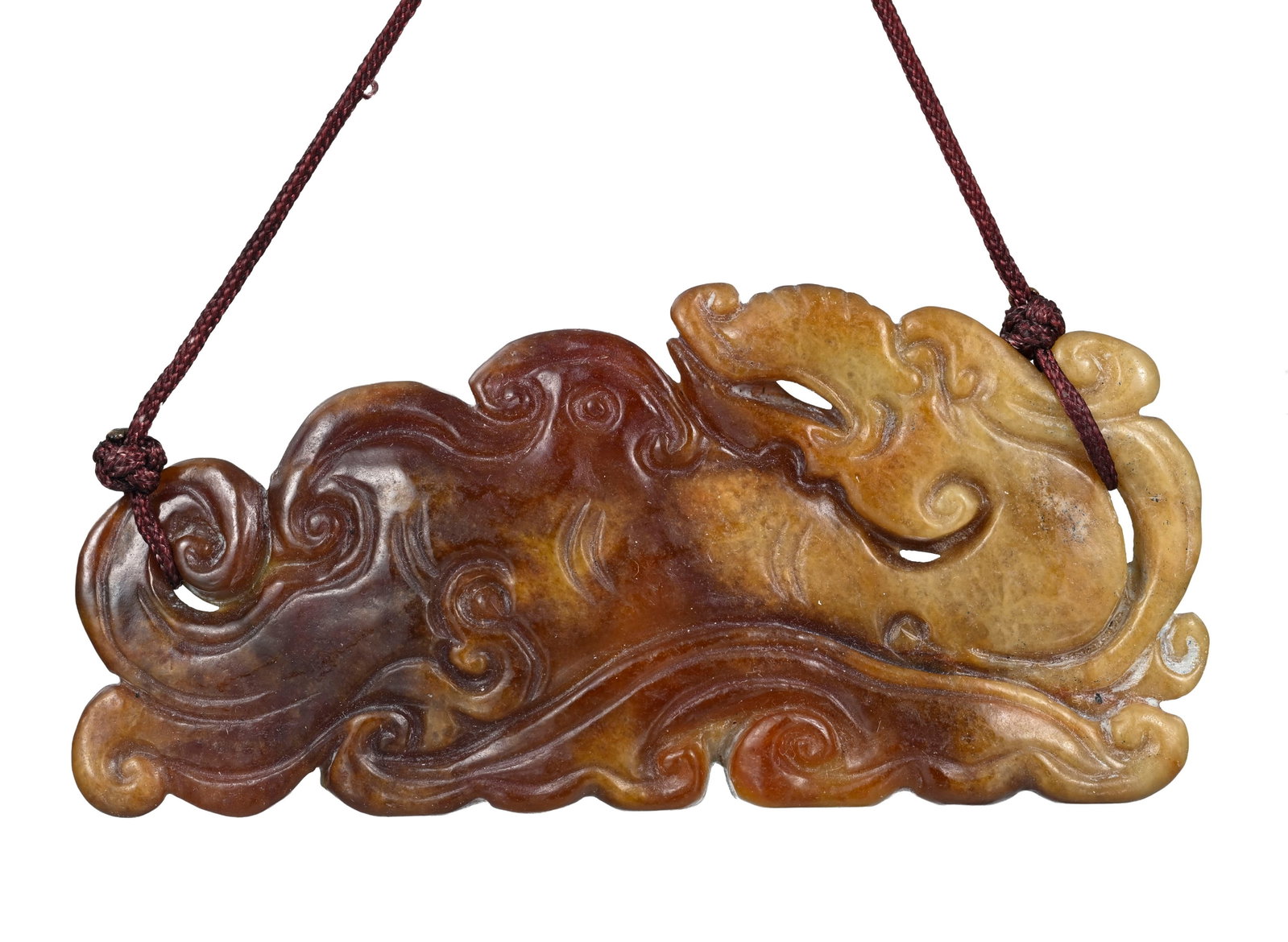 Ensemble de 5 sculptures et 1 flacon à priser en jade, Chine, comprenant: 1 pendentif avec chie - 3