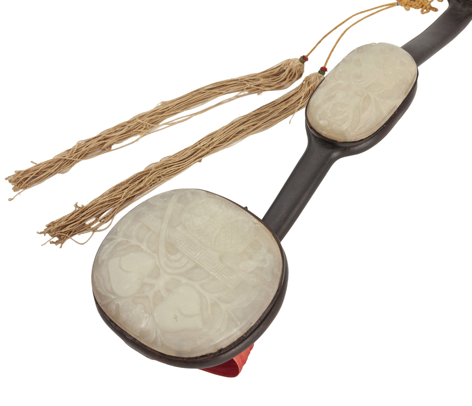 Sceptre ruyi en bois orné de trois plaques en jade, Chine, les plaques ornées des Sanduo ( - 4