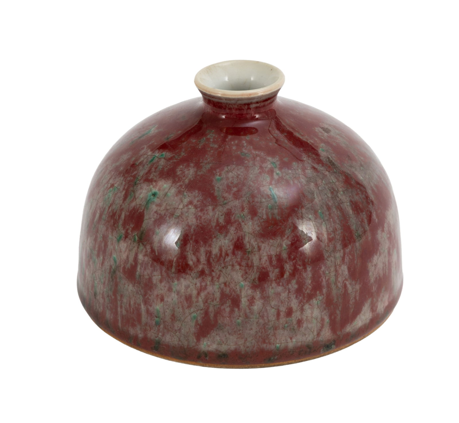 Bixi (rince-pinceaux) en porcelaine de forme tai baizun à glaçure de style "peach bloom", : Bixi (rince-pinceaux) en porcelaine de forme tai baizun à glaçure de style "peach bloom", Chine, XXe s., h. 11 cm, diam. 14 cm A peachbloom-glazed porcelain taibai zun brush washer, China,
