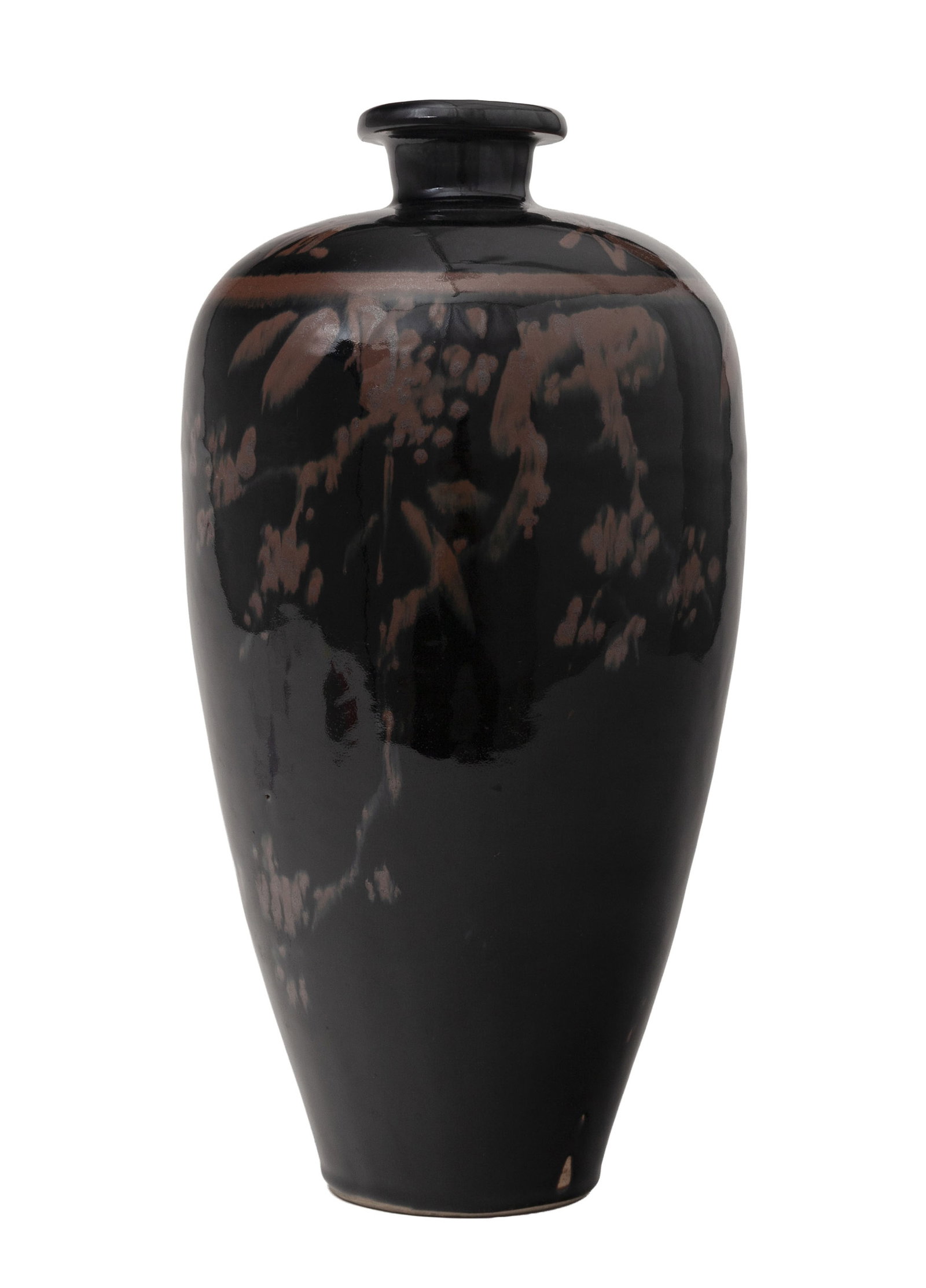 Vase meiping en céramique Cizhou, Chine, XIX-XXe s., décor de caractères et vég&: Vase meiping en céramique Cizhou, Chine, XIX-XXe s., décor de caractères et végétation, h. 42 cm Pour ce lot, la TVA due par l'acheteur est calculée sur le prix