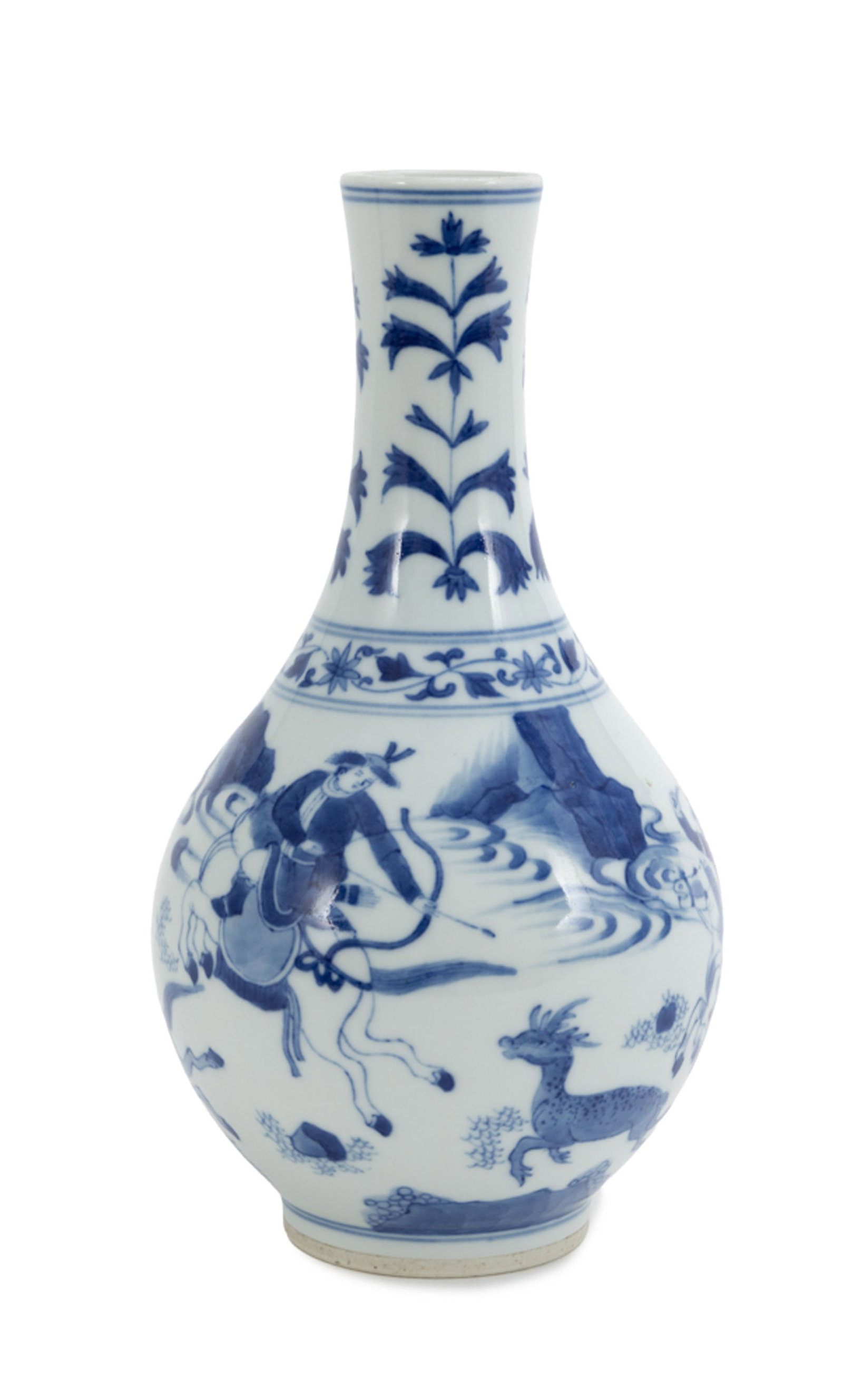 Vase en porcelaine, Chine, XIX-XXe s., décor en bleu de scène de chasse et rinceaux de fle: Vase en porcelaine, Chine, XIX-XXe s., décor en bleu de scène de chasse et rinceaux de fleurs, marque Chongzhen dans un double cercle sous la base, h. 23,5 cm A blue and white porcelain