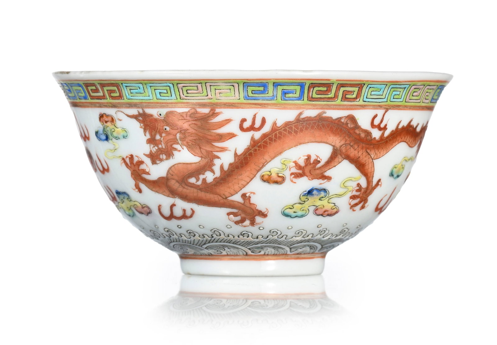 Paire de petites coupes en porcelaine, Chine, fin XIX-début XXe s., décor de dragons dans  - 3