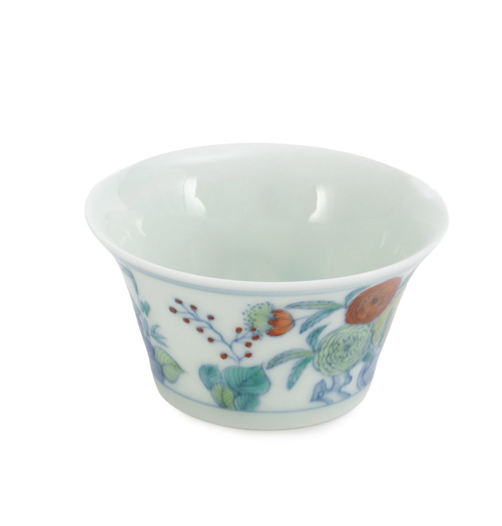 Coupe et soucoupe en porcelaine doucai, Chine, XXe s., la coupe décorée de fleurs, marque  - 4