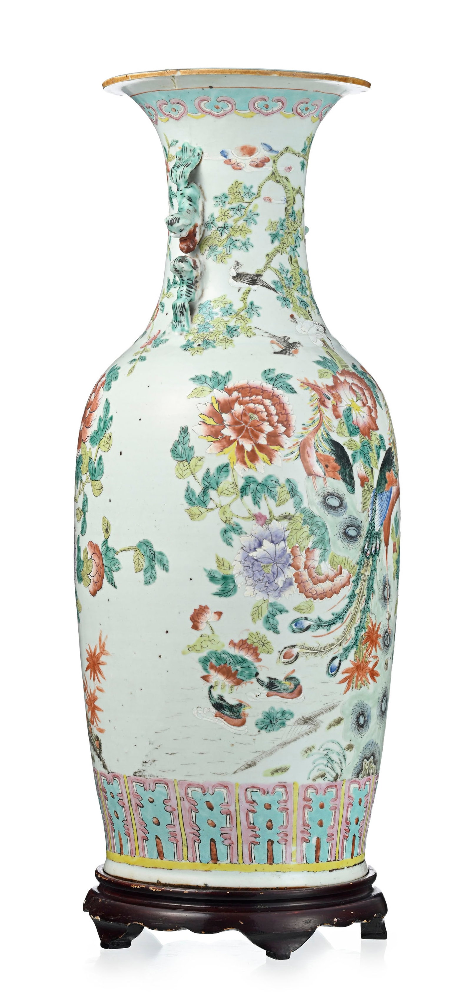Vase en porcelaine famille rose, Chine, XIXe s., décor de fleurs et oiseaux, anses en forme de  - 2