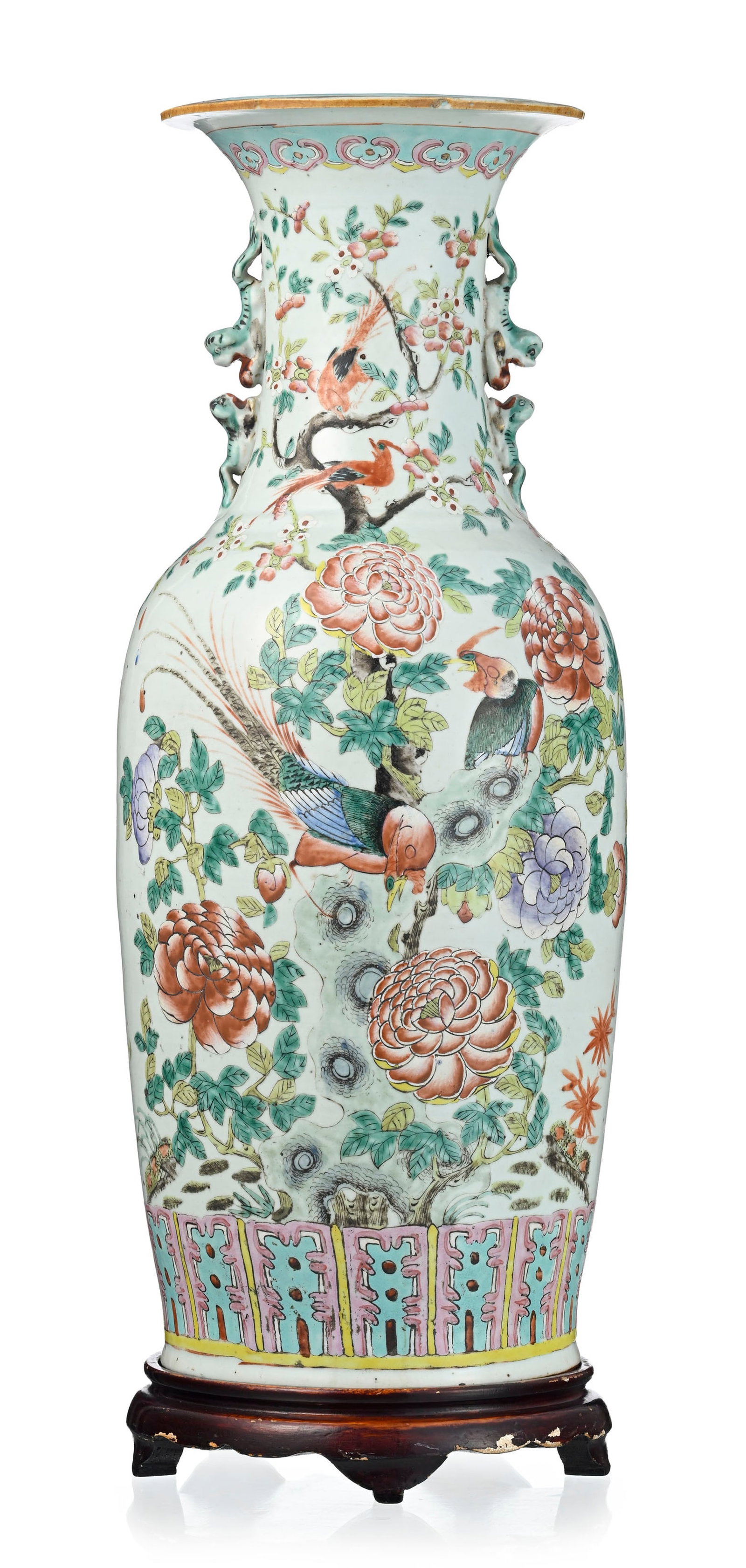 Vase en porcelaine famille rose, Chine, XIXe s., décor de fleurs et oiseaux, anses en forme de  - 3