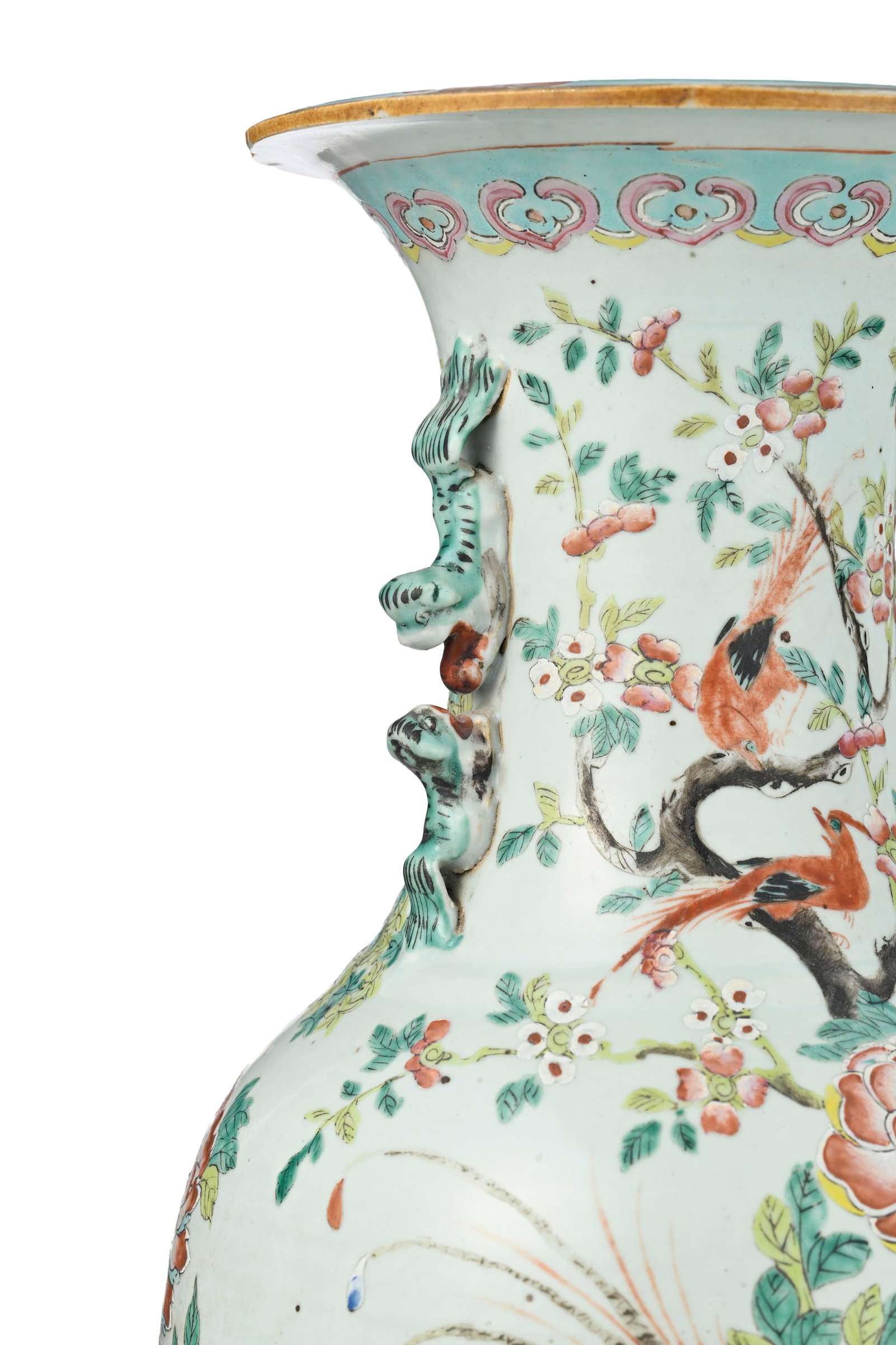Vase en porcelaine famille rose, Chine, XIXe s., décor de fleurs et oiseaux, anses en forme de  - 5