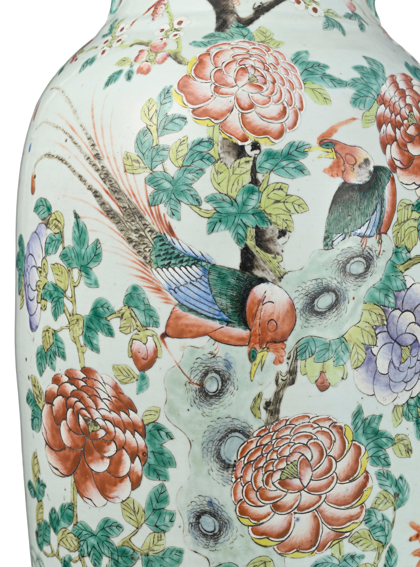 Vase en porcelaine famille rose, Chine, XIXe s., décor de fleurs et oiseaux, anses en forme de  - 6