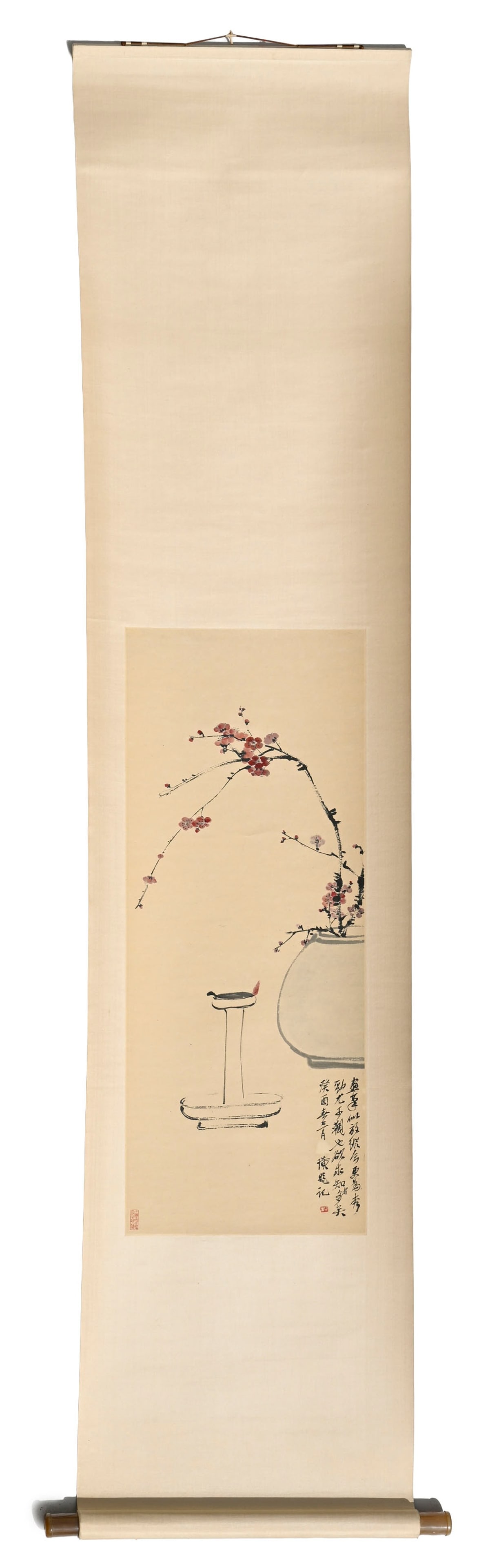 Vases et branches de cerisiers, peinture sur papier, XXe s., portant une signature Qi Baishi (࿭: Vases et branches de cerisiers, peinture sur papier, XXe s., portant une signature Qi Baishi (齊白石, 1864–1957), datée guiyou (1933), avec un sceau de collection