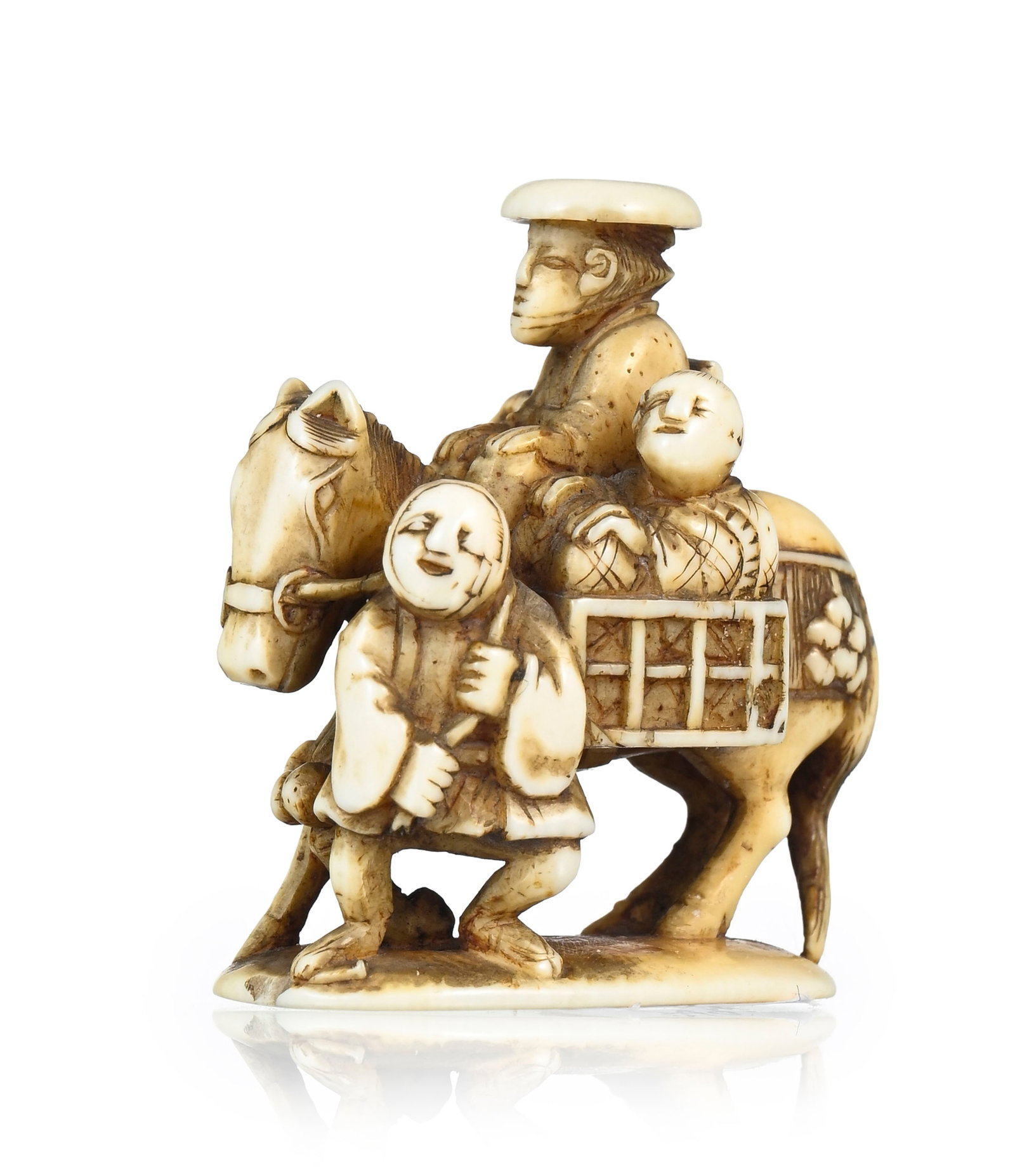 Cheval et personnages, netsuke en ivoire, Japon, XIXe s., signé 龍珉 (Ryûmin),: Cheval et personnages, netsuke en ivoire, Japon, XIXe s., signé 龍珉 (Ryûmin), h. 3,5 cm An ivory netsuke of a horse and figures, Japan, 19th century, signed (