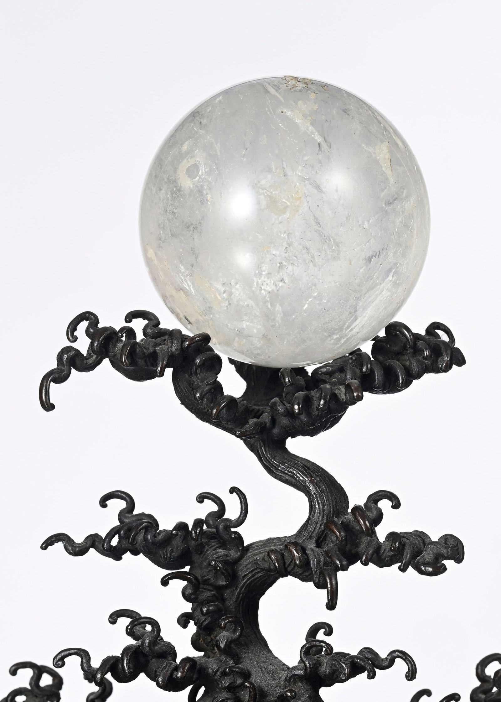Sphère sur flots agités, okimono en cristal de roche et bronze, Japon, époque Meiji,  - 6