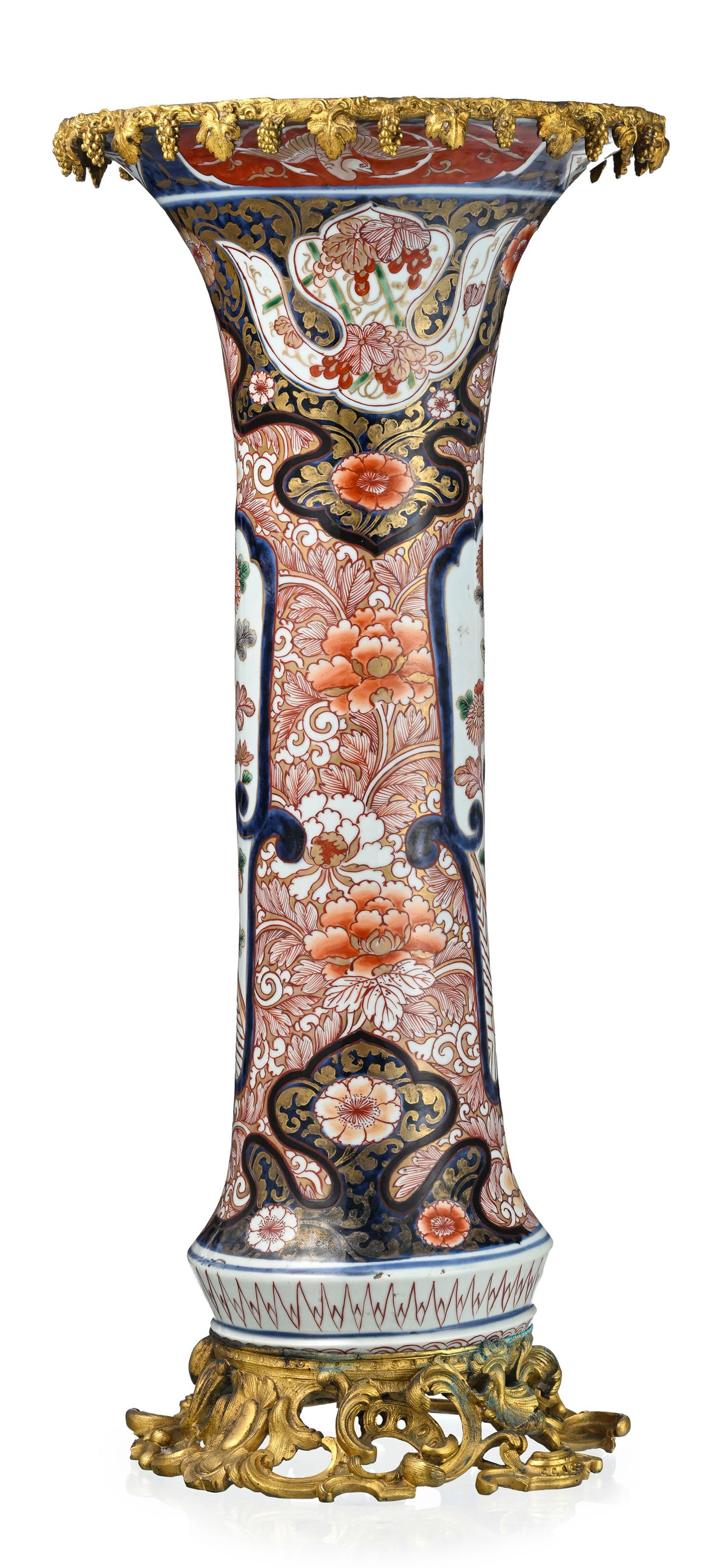 Grand vase cornet en porcelaine Imari, Japon, XIXe s., avec monture européenne en bronze dor - 2