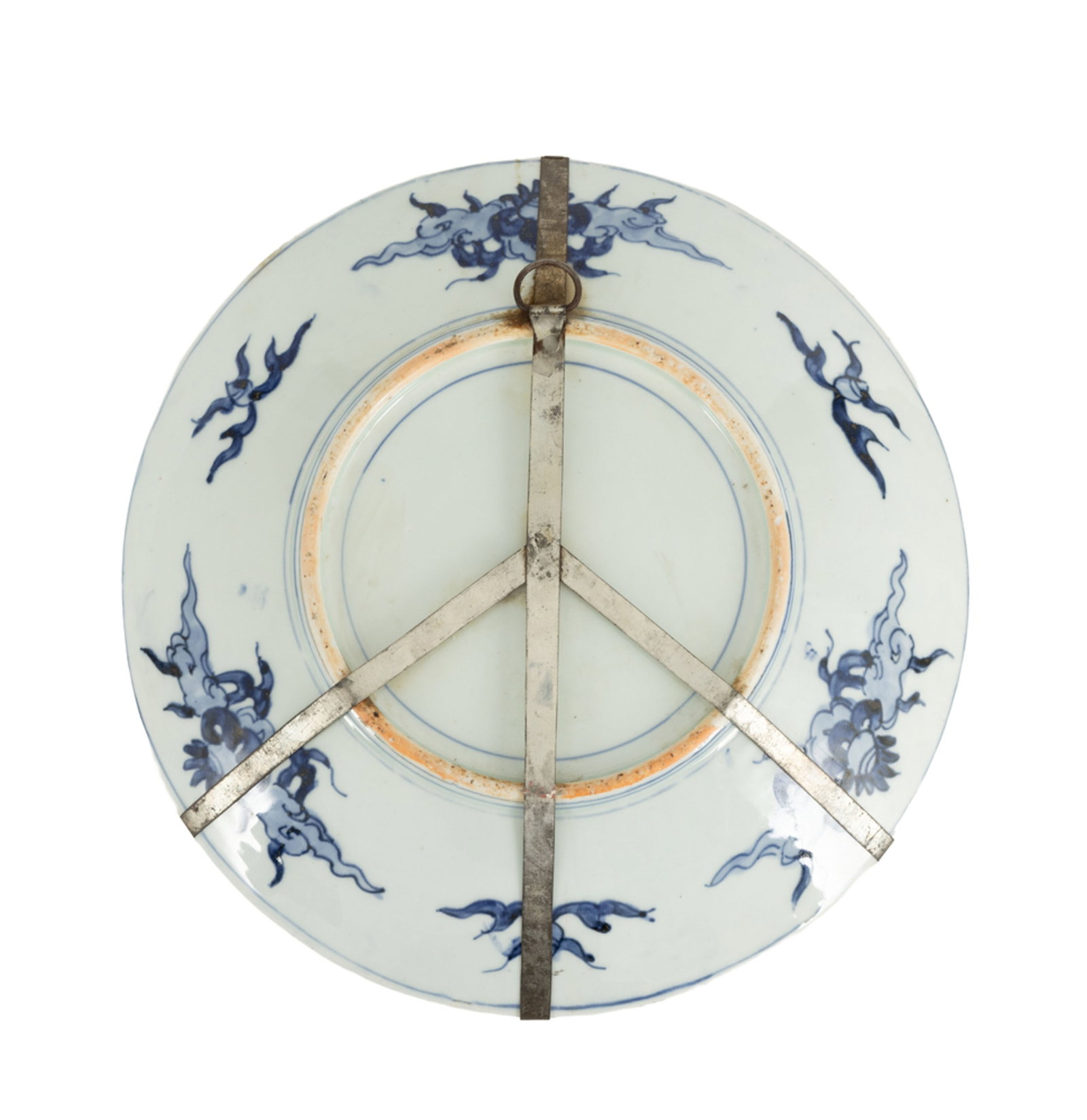 Plat en porcelaine, Japon, époque Meiji, décor en bleu de dragons parmi flots et nuée - 2