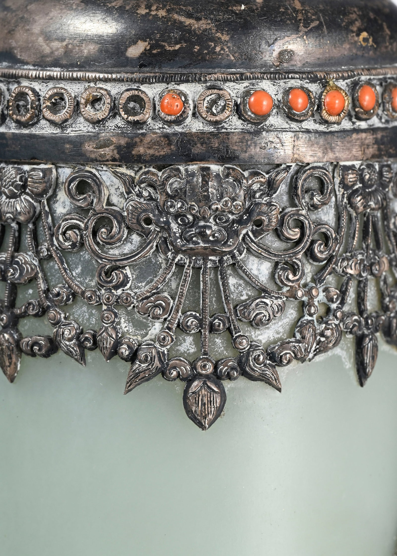 Aiguière couverte en argent, jade, turquoises et corail, Tibet ou Mongolie, probablement XIXe s - 5