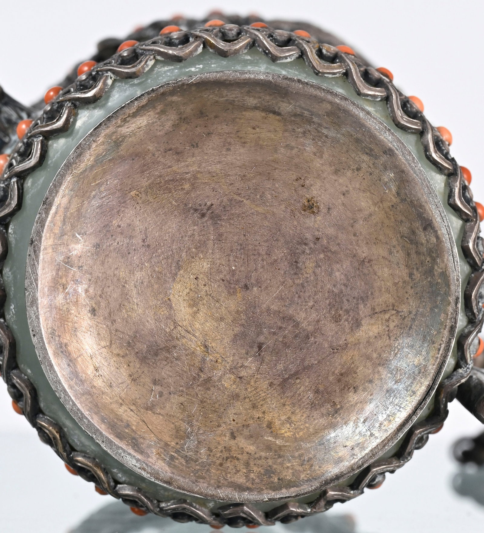 Aiguière couverte en argent, jade, turquoises et corail, Tibet ou Mongolie, probablement XIXe s - 6