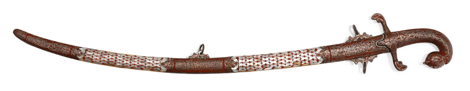 Shamshir (épée) et son fourreau, probablement indo-persan ou ottoman, XIX-XXe s., fourreau: Shamshir (épée) et son fourreau, probablement indo-persan ou ottoman, XIX-XXe s., fourreau et poignée au décor émaillé rouge, incisé d'inscriptions, de